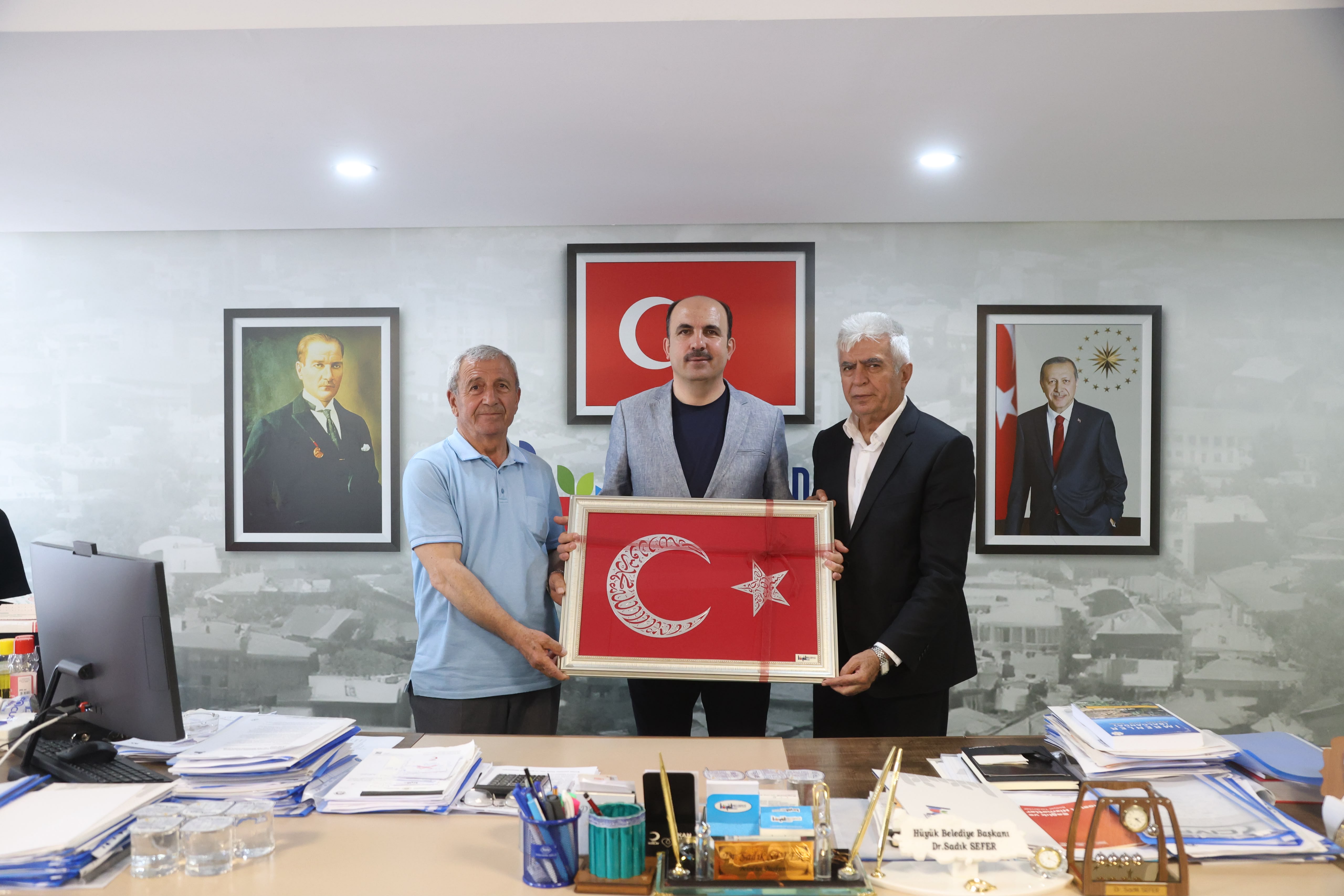 BAŞKAN ALTAY HÜYÜK VE DERBENT’TE ESNAFLA, VATANDAŞLA VE GENÇLERLE BULUŞTU
