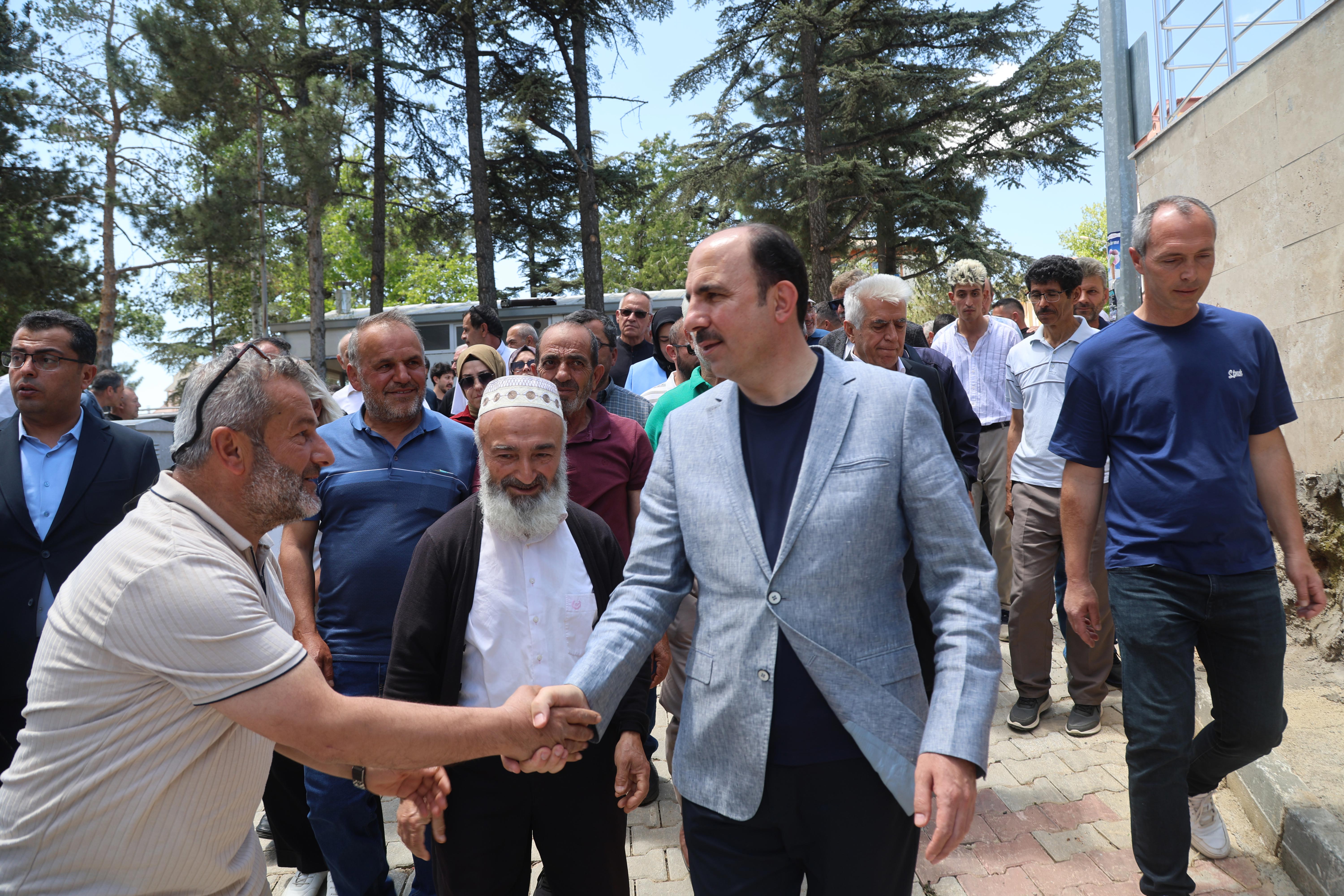 BAŞKAN ALTAY HÜYÜK VE DERBENT’TE ESNAFLA, VATANDAŞLA VE GENÇLERLE BULUŞTU