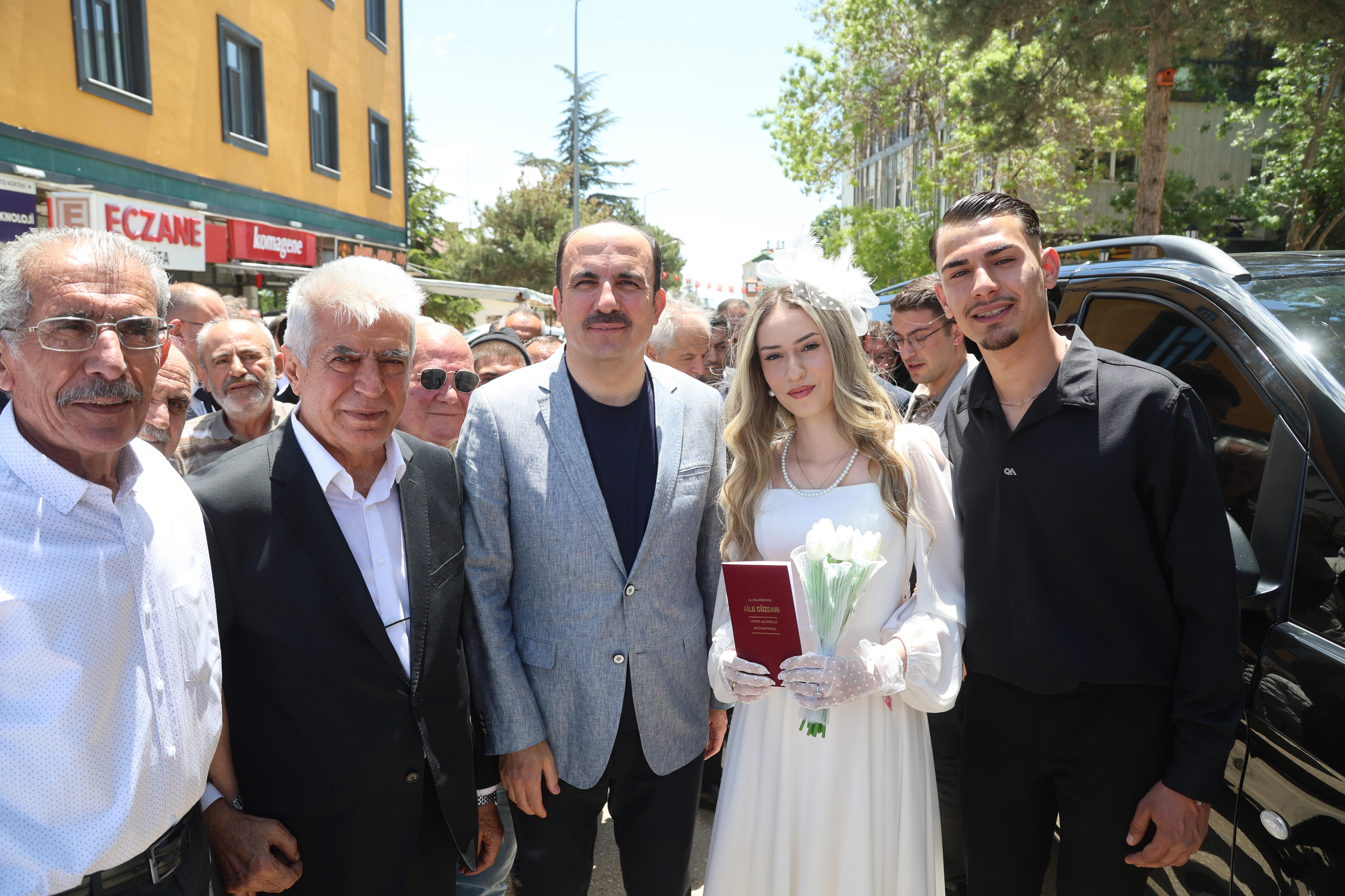 BAŞKAN ALTAY HÜYÜK VE DERBENT’TE ESNAFLA, VATANDAŞLA VE GENÇLERLE BULUŞTU