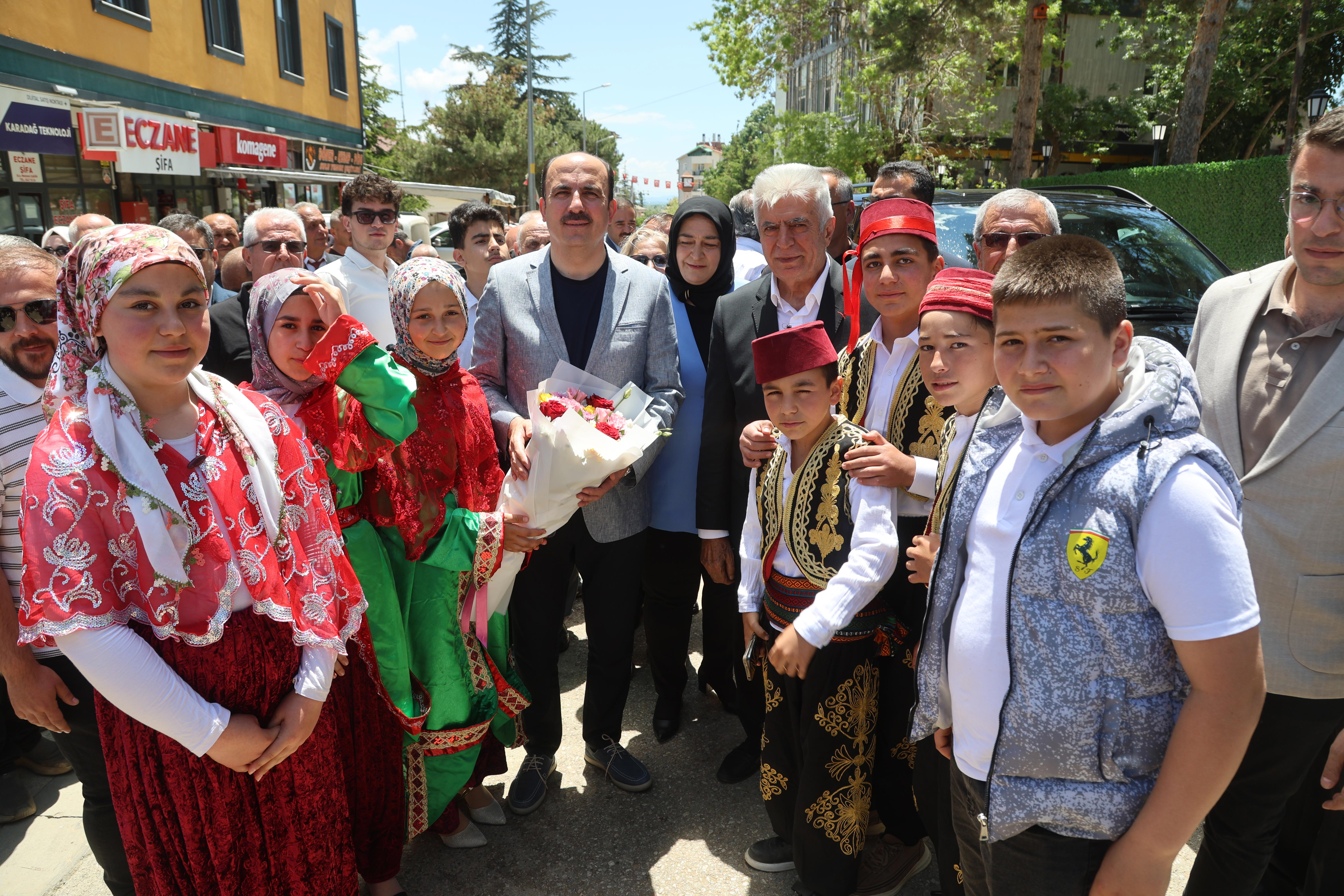 BAŞKAN ALTAY HÜYÜK VE DERBENT’TE ESNAFLA, VATANDAŞLA VE GENÇLERLE BULUŞTU