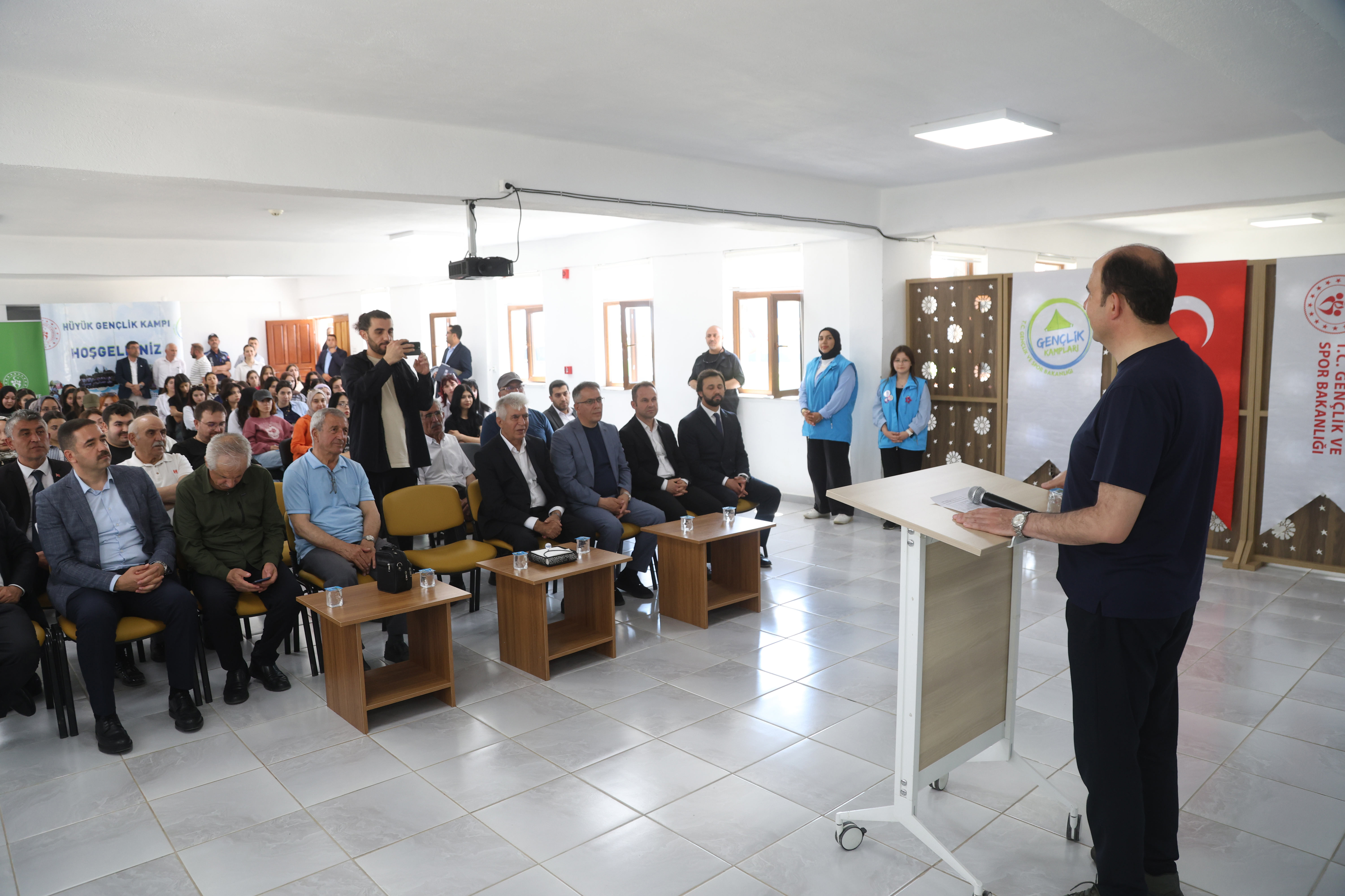 BAŞKAN ALTAY HÜYÜK VE DERBENT’TE ESNAFLA, VATANDAŞLA VE GENÇLERLE BULUŞTU