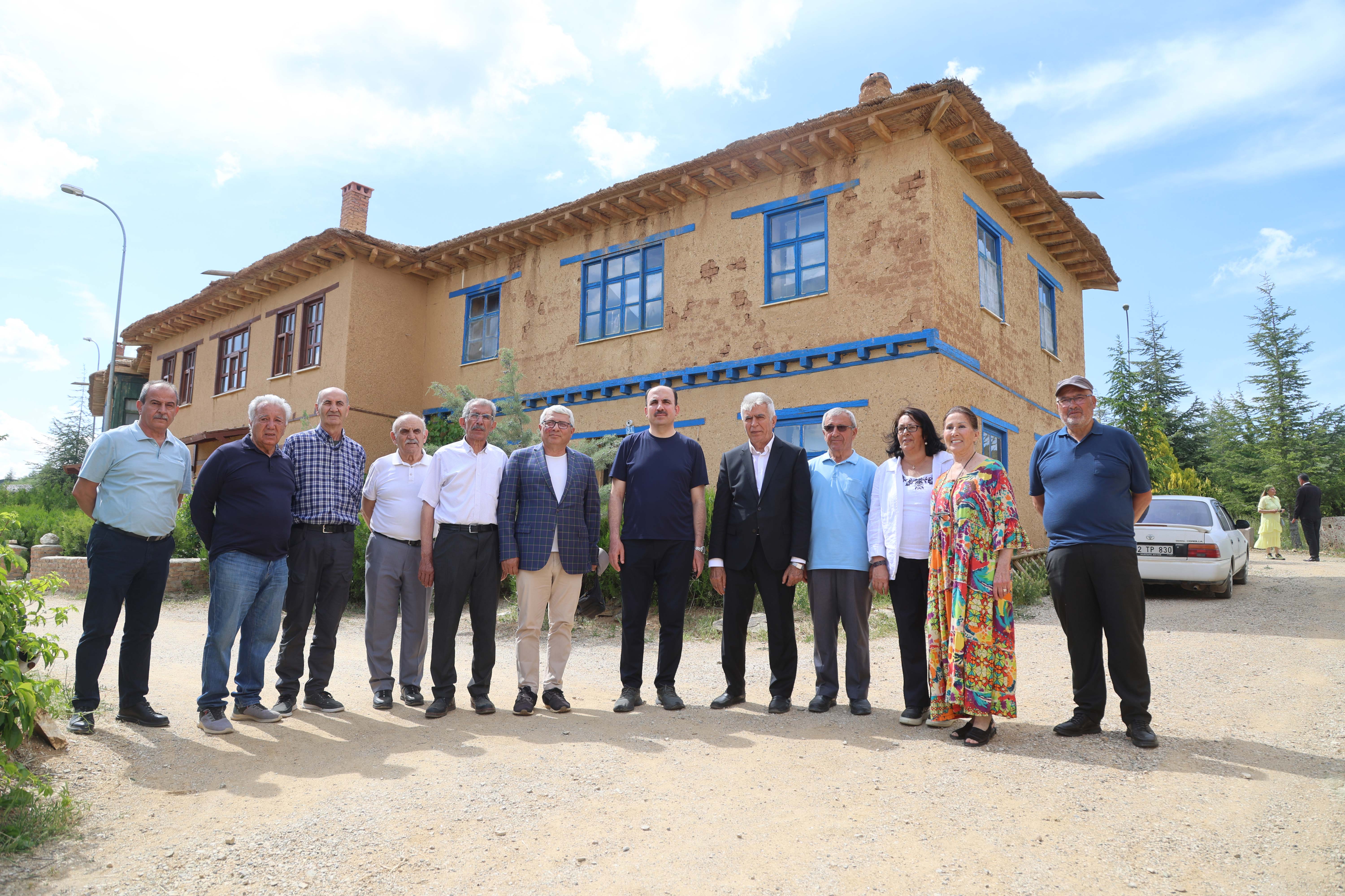 BAŞKAN ALTAY HÜYÜK VE DERBENT’TE ESNAFLA, VATANDAŞLA VE GENÇLERLE BULUŞTU