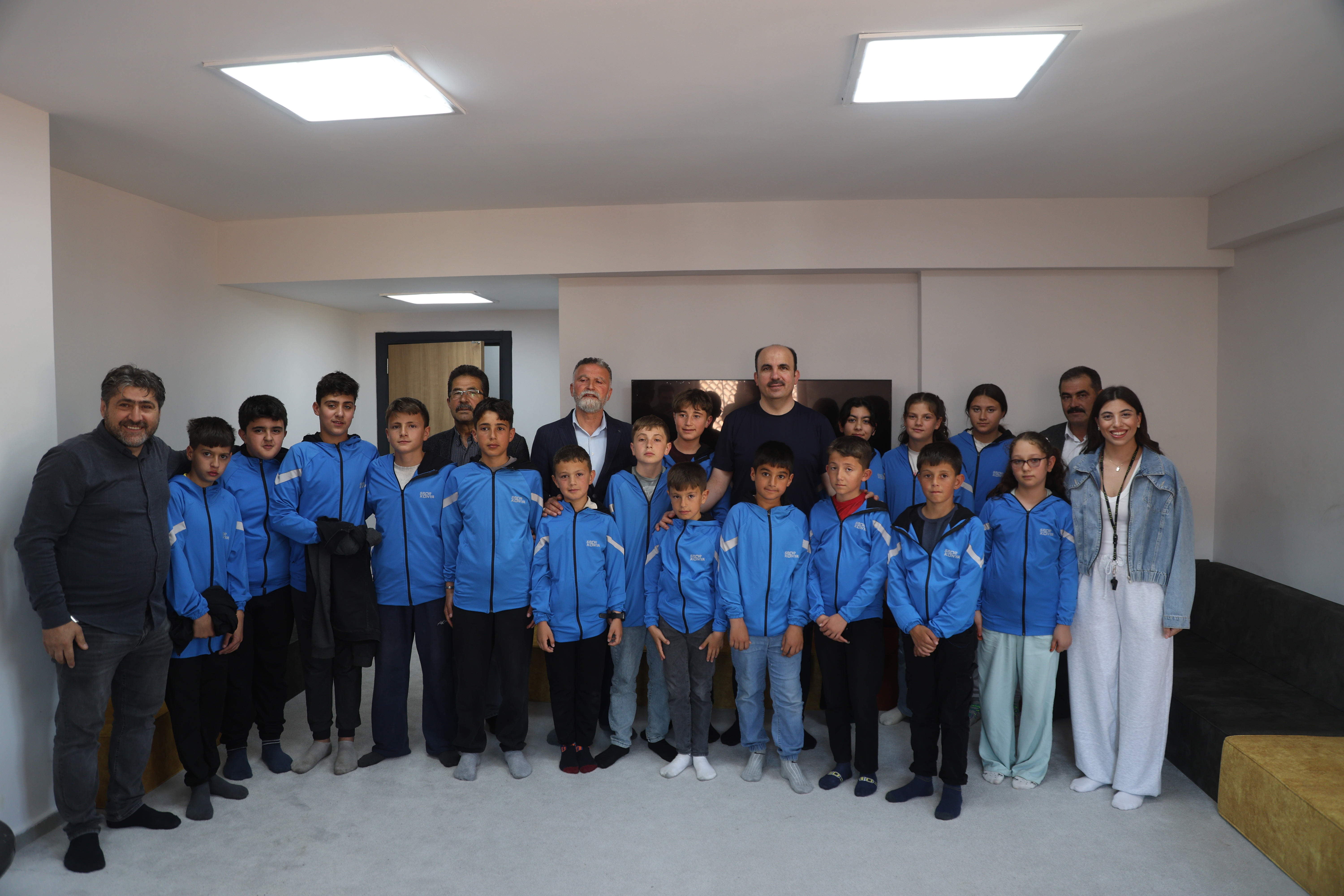 BAŞKAN ALTAY HÜYÜK VE DERBENT’TE ESNAFLA, VATANDAŞLA VE GENÇLERLE BULUŞTU