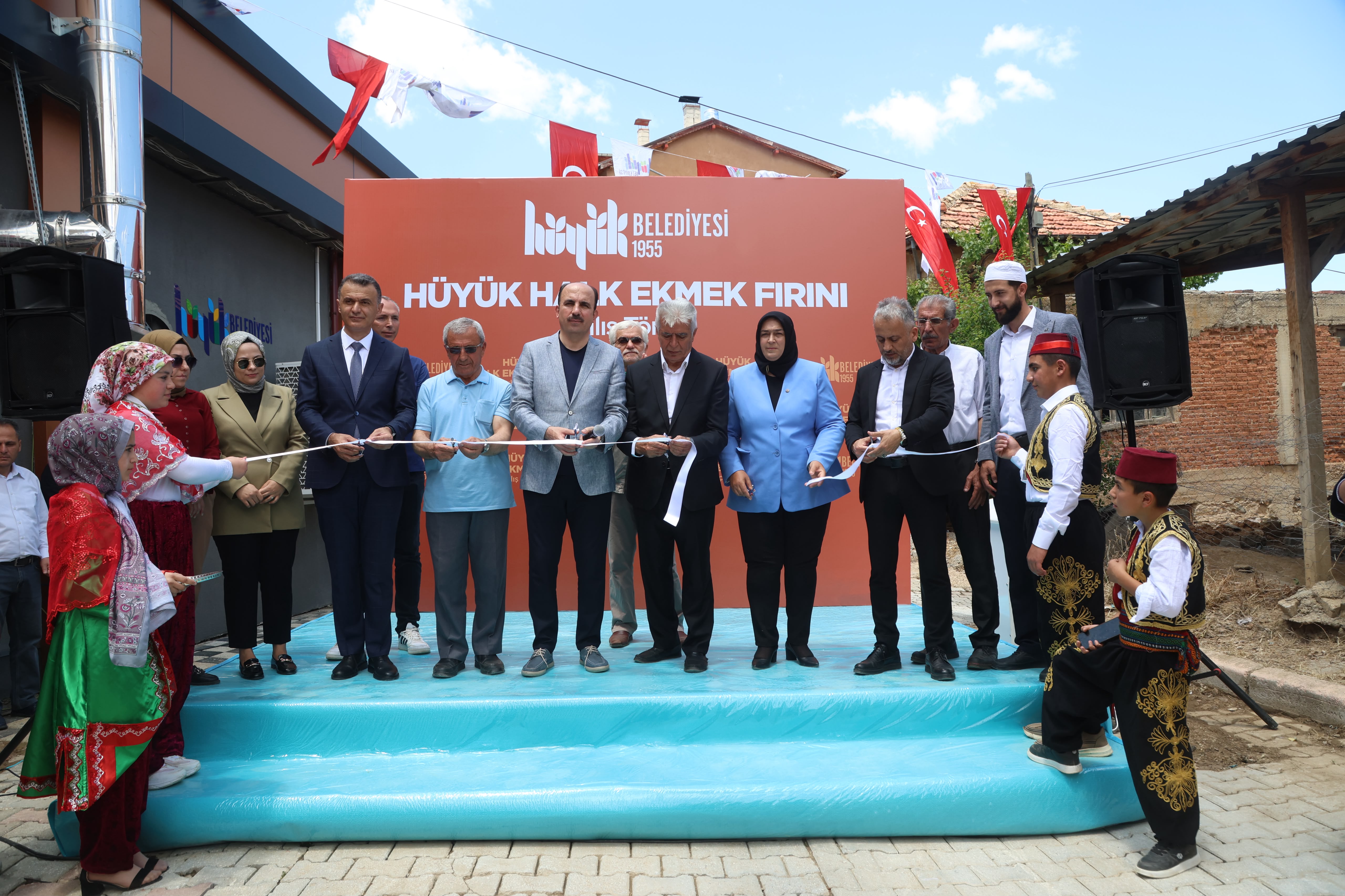BAŞKAN ALTAY HÜYÜK VE DERBENT’TE ESNAFLA, VATANDAŞLA VE GENÇLERLE BULUŞTU