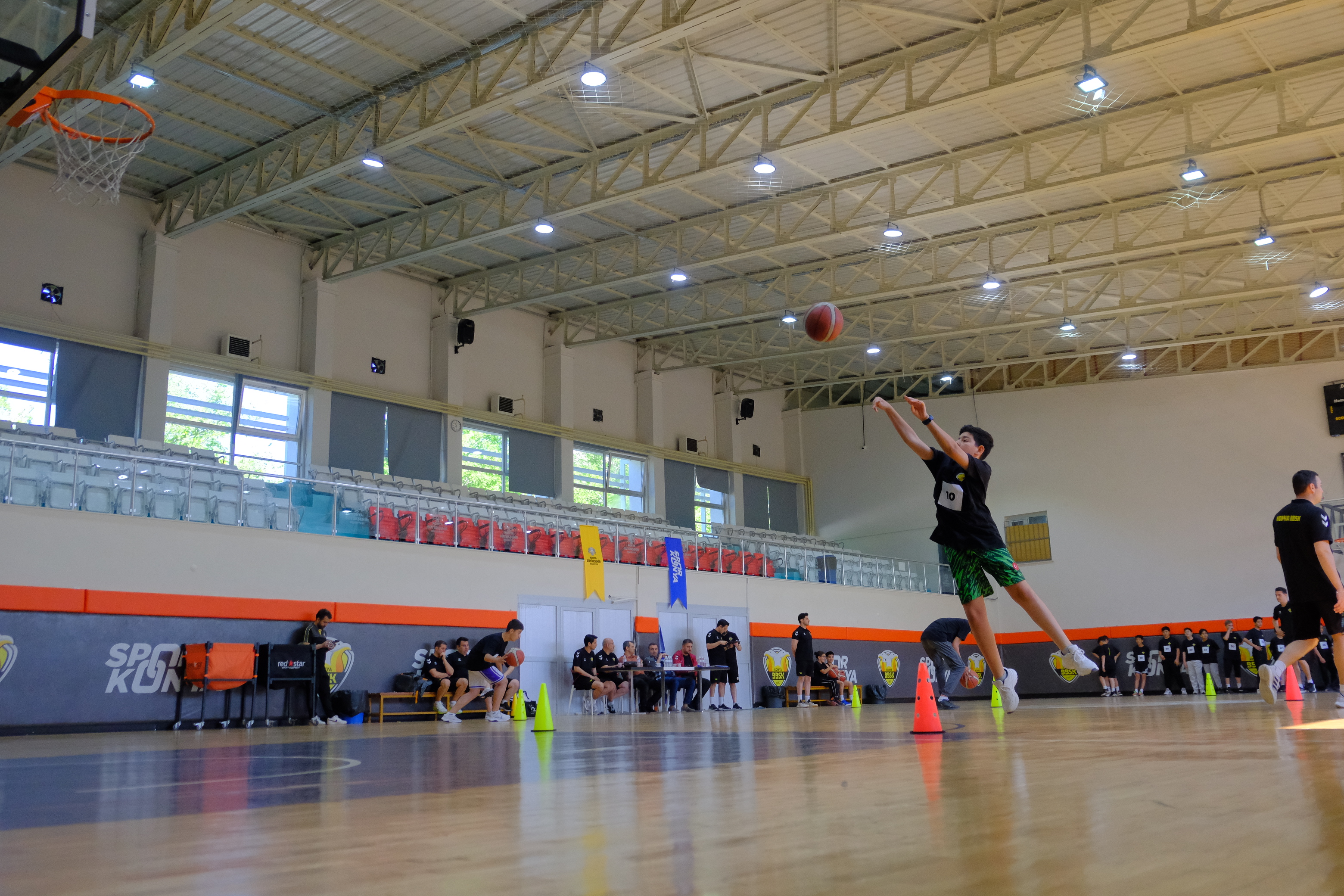 KONYA BÜYÜKŞEHİR’İN GELECEĞİN BASKETBOLCULARINI KEŞFETTİĞİ SEÇMELER BÜYÜK İLGİ GÖRDÜ