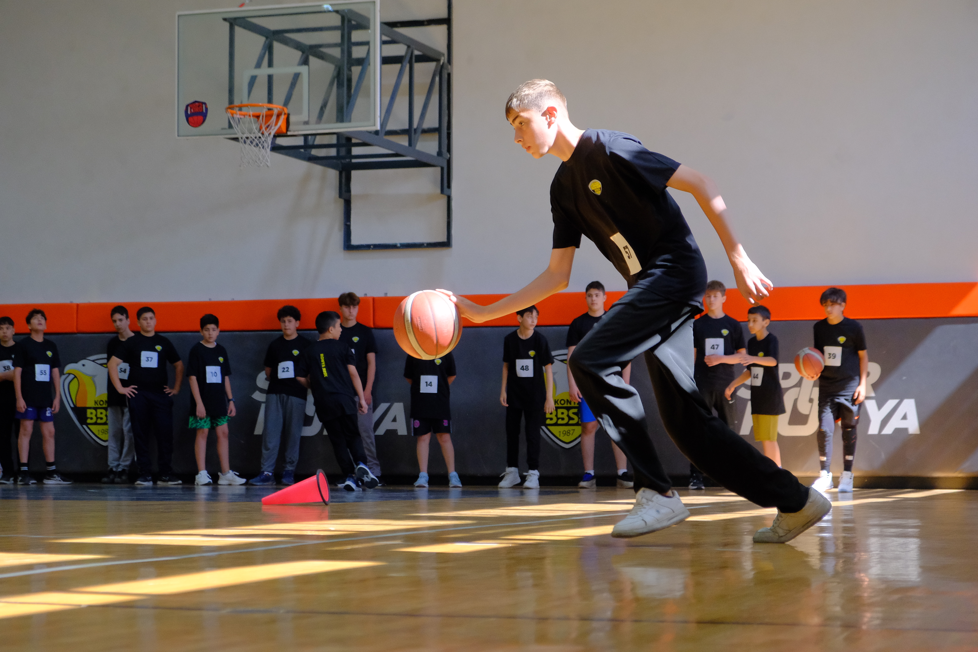 KONYA BÜYÜKŞEHİR’İN GELECEĞİN BASKETBOLCULARINI KEŞFETTİĞİ SEÇMELER BÜYÜK İLGİ GÖRDÜ