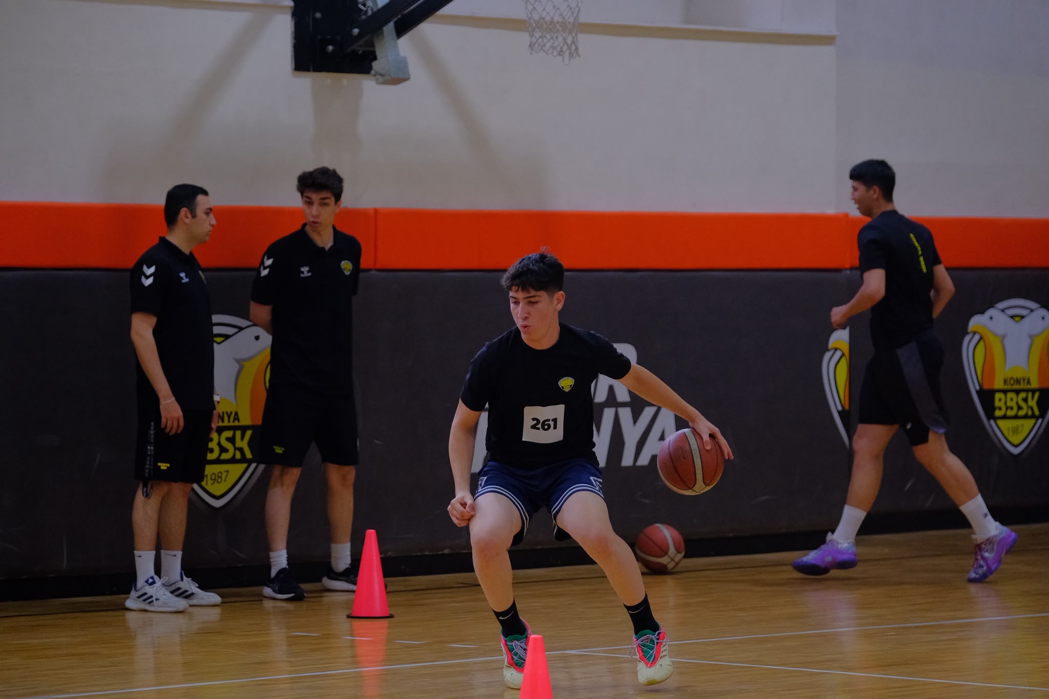 KONYA BÜYÜKŞEHİR’İN GELECEĞİN BASKETBOLCULARINI KEŞFETTİĞİ SEÇMELER BÜYÜK İLGİ GÖRDÜ