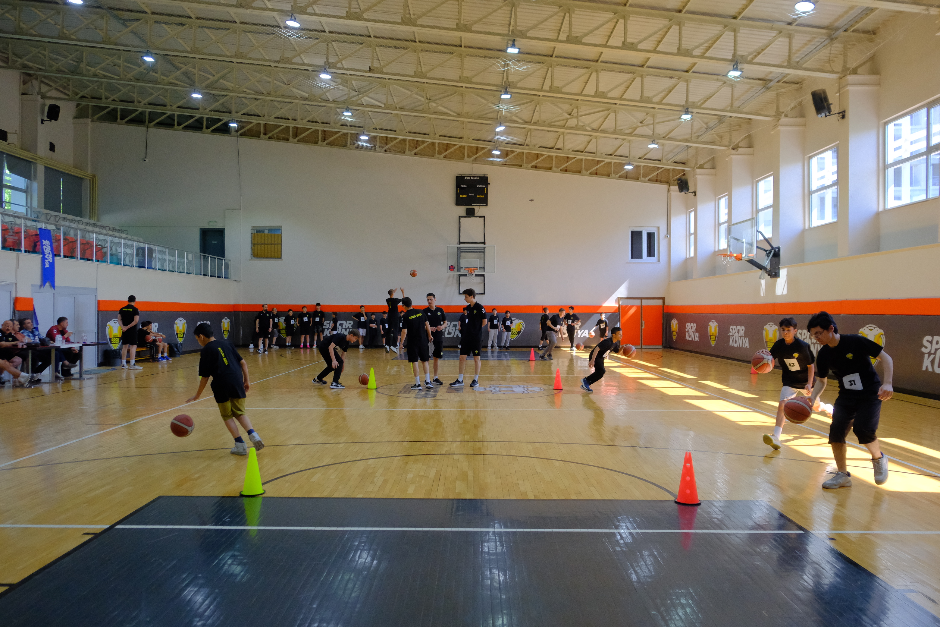 KONYA BÜYÜKŞEHİR’İN GELECEĞİN BASKETBOLCULARINI KEŞFETTİĞİ SEÇMELER BÜYÜK İLGİ GÖRDÜ