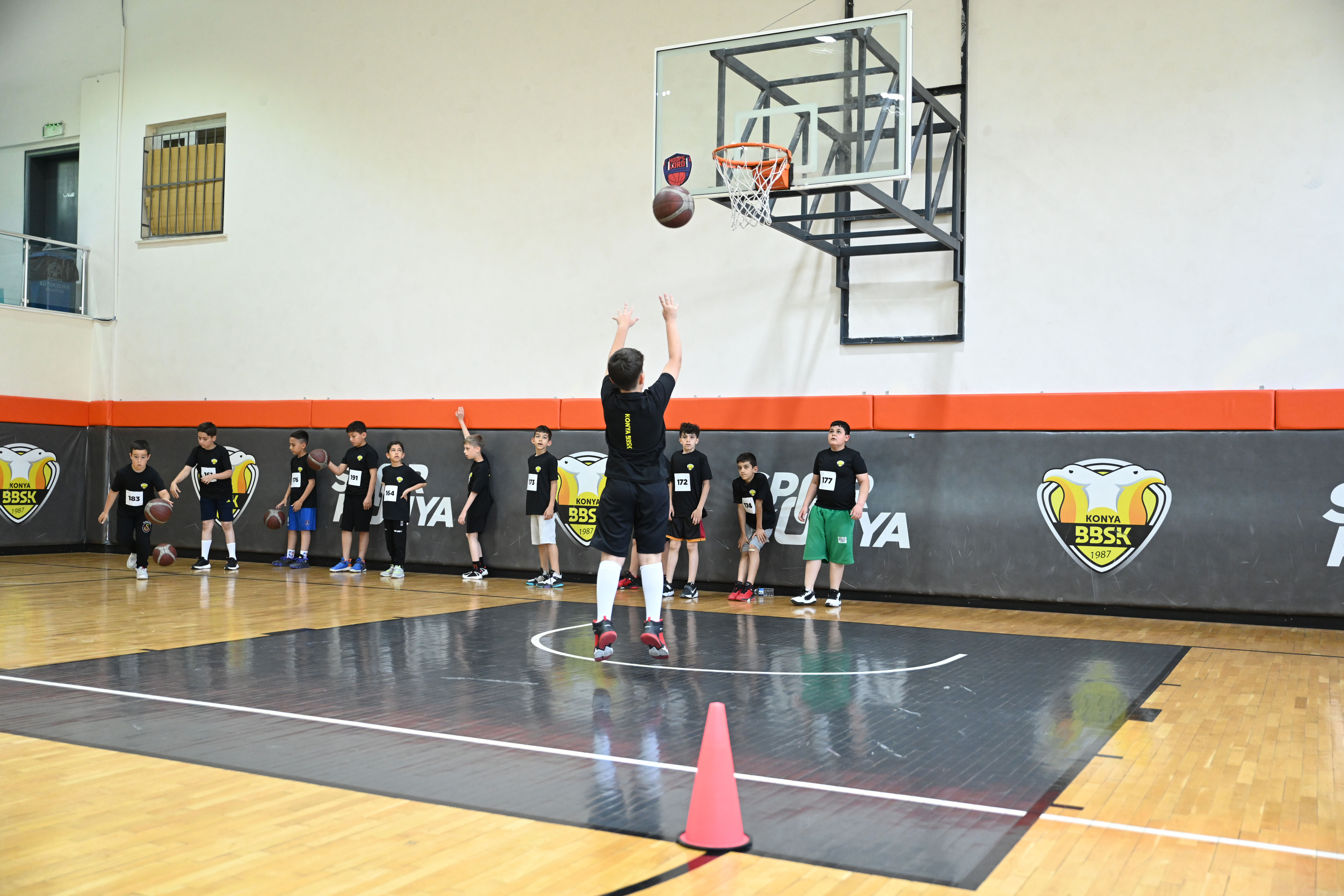 KONYA BÜYÜKŞEHİR’İN GELECEĞİN BASKETBOLCULARINI KEŞFETTİĞİ SEÇMELER BÜYÜK İLGİ GÖRDÜ