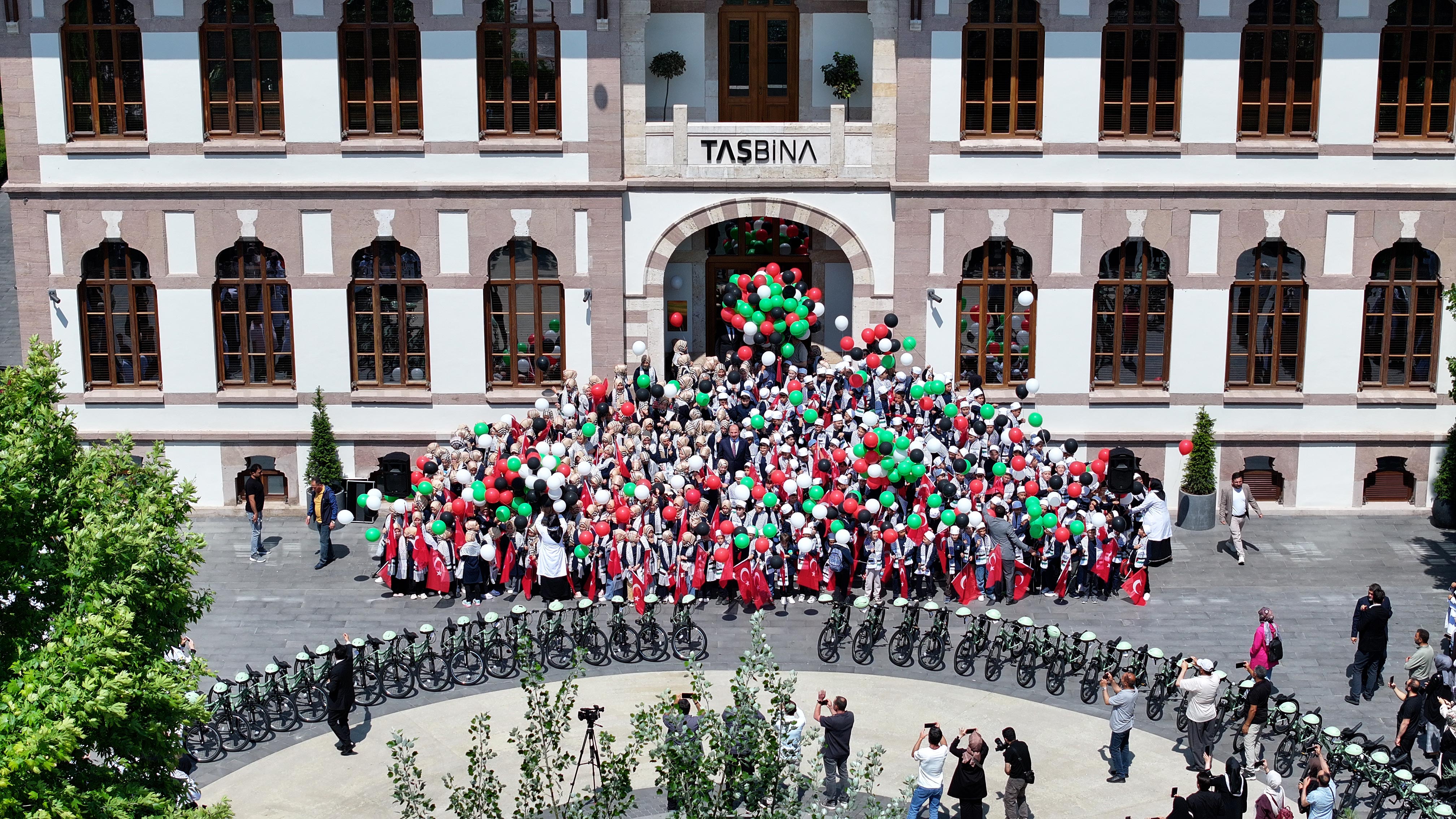 BAŞKAN ALTAY, BİLGEHANELERDE EĞİTİM ALARAK TAMAMI HAFIZLIK İMAM HATİP OKULLARINI KAZANAN ÖĞRENCİLERLE BULUŞTU