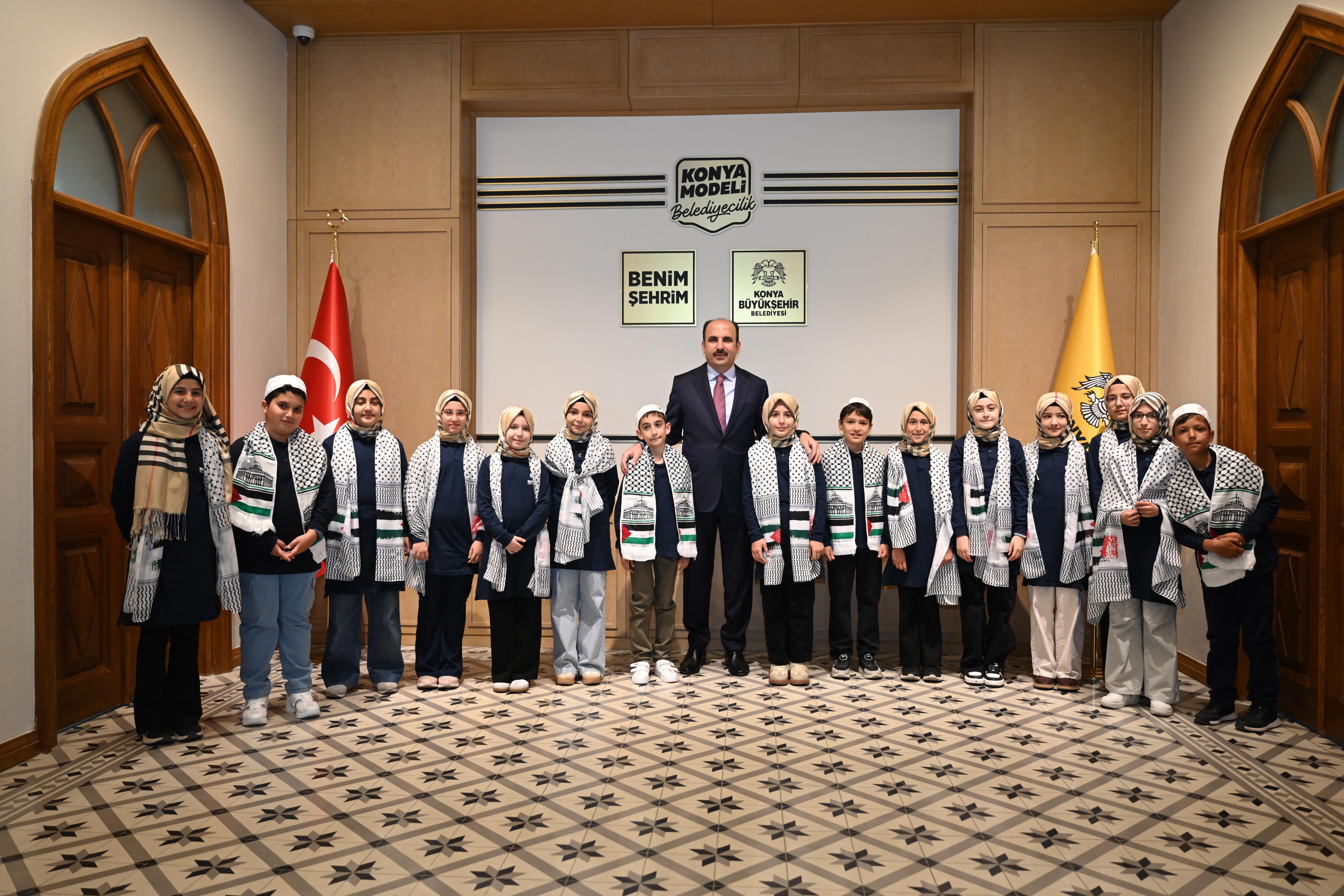 BAŞKAN ALTAY, BİLGEHANELERDE EĞİTİM ALARAK TAMAMI HAFIZLIK İMAM HATİP OKULLARINI KAZANAN ÖĞRENCİLERLE BULUŞTU