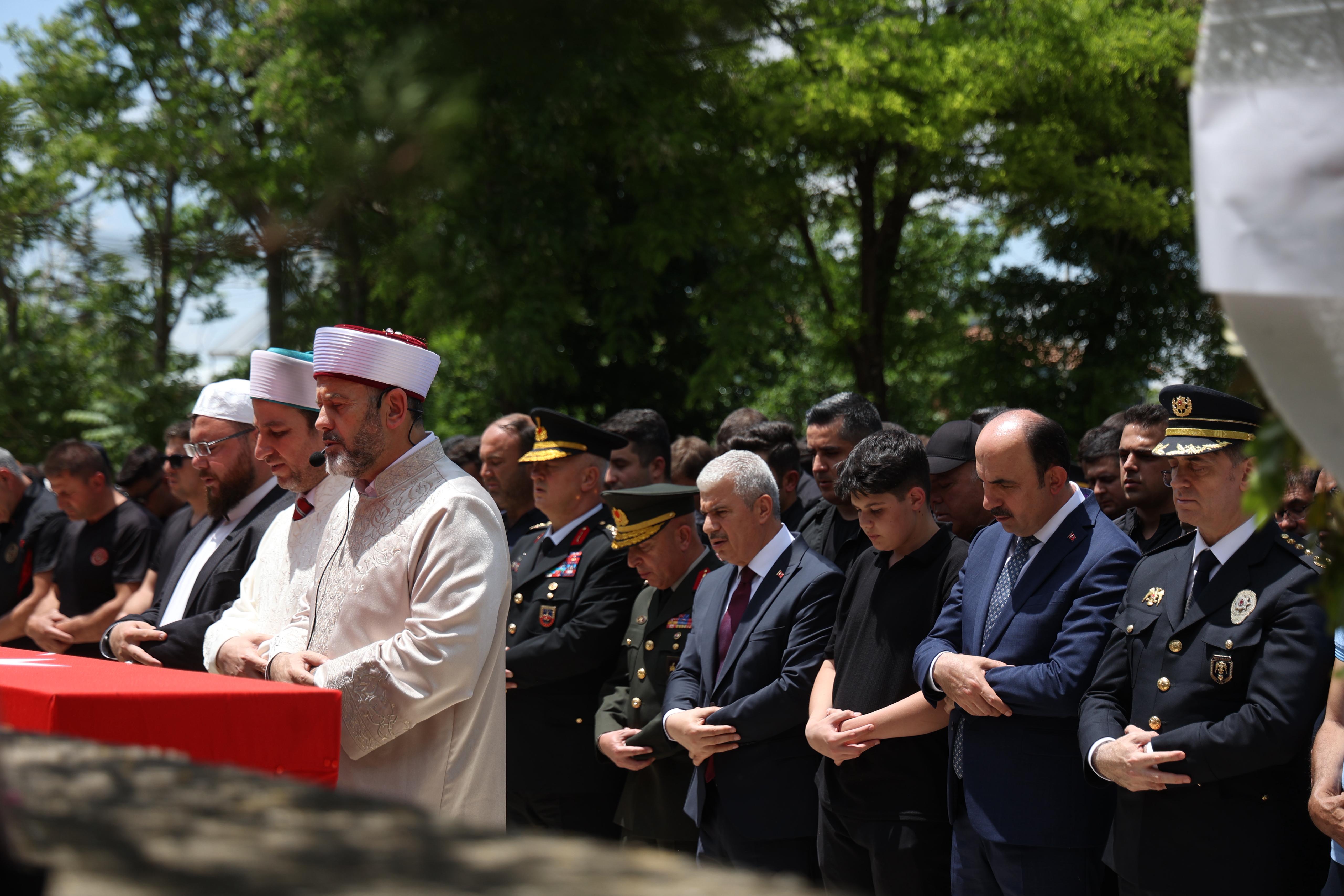 ŞEHİT İTFAİYE ERİMİZ MEHMET TEKELİ SON YOLCULUĞUNA UĞURLANDI