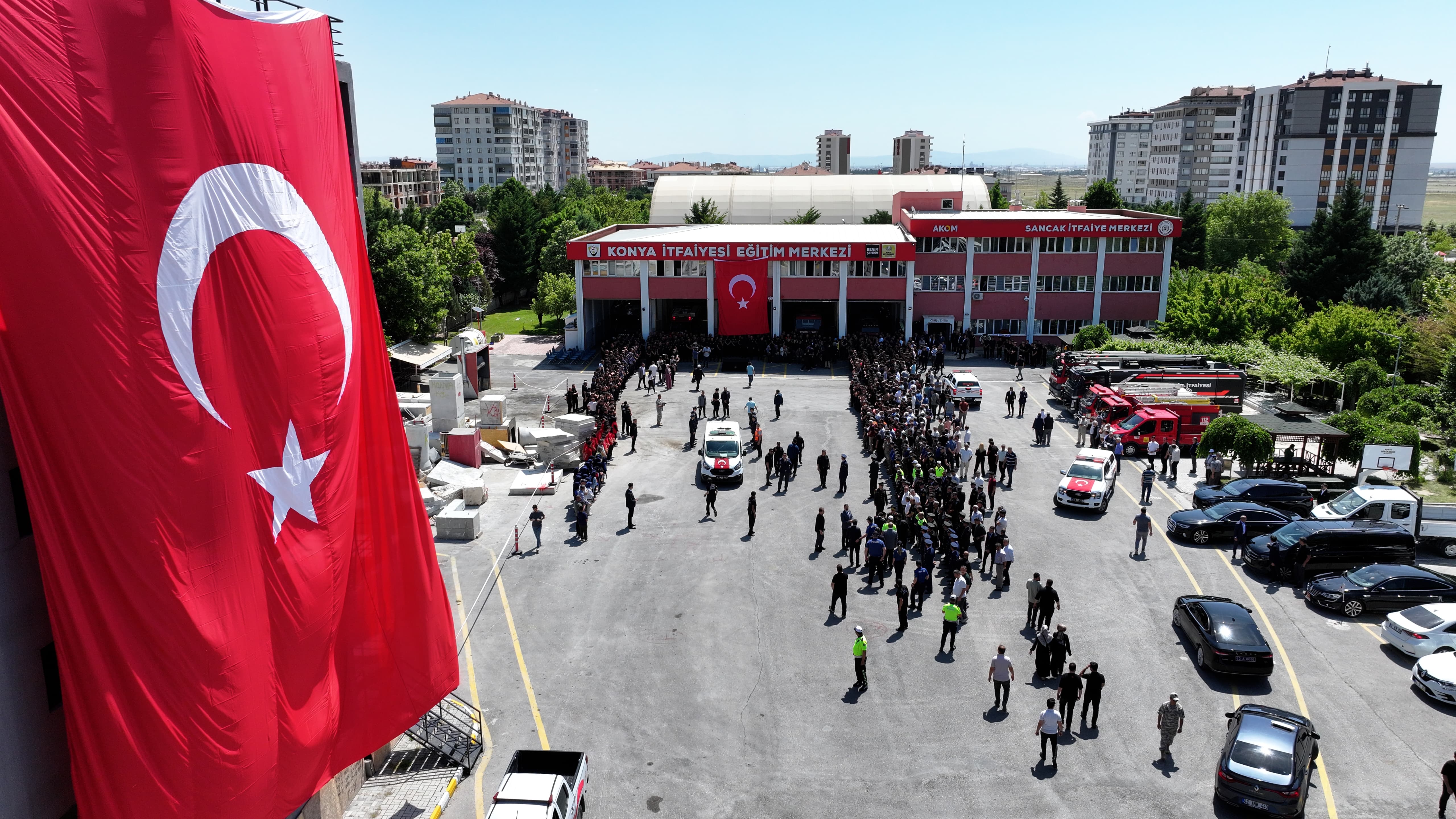 ŞEHİT İTFAİYE ERİMİZ MEHMET TEKELİ SON YOLCULUĞUNA UĞURLANDI