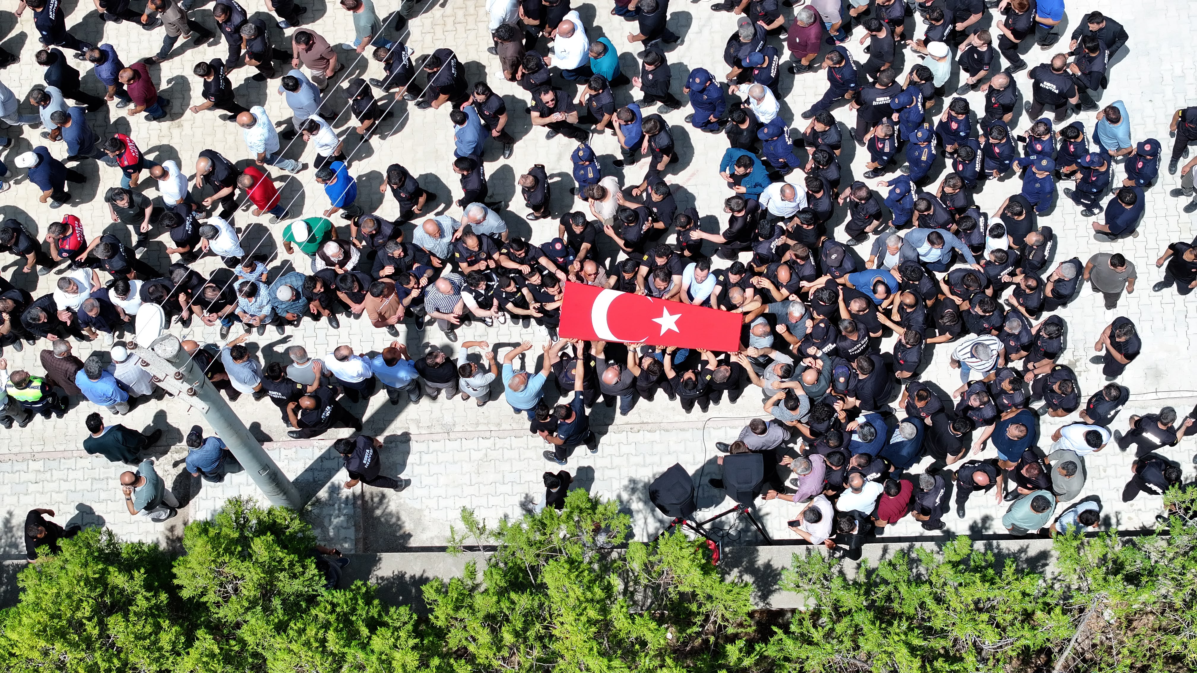 ŞEHİT İTFAİYE ERİMİZ MEHMET TEKELİ SON YOLCULUĞUNA UĞURLANDI