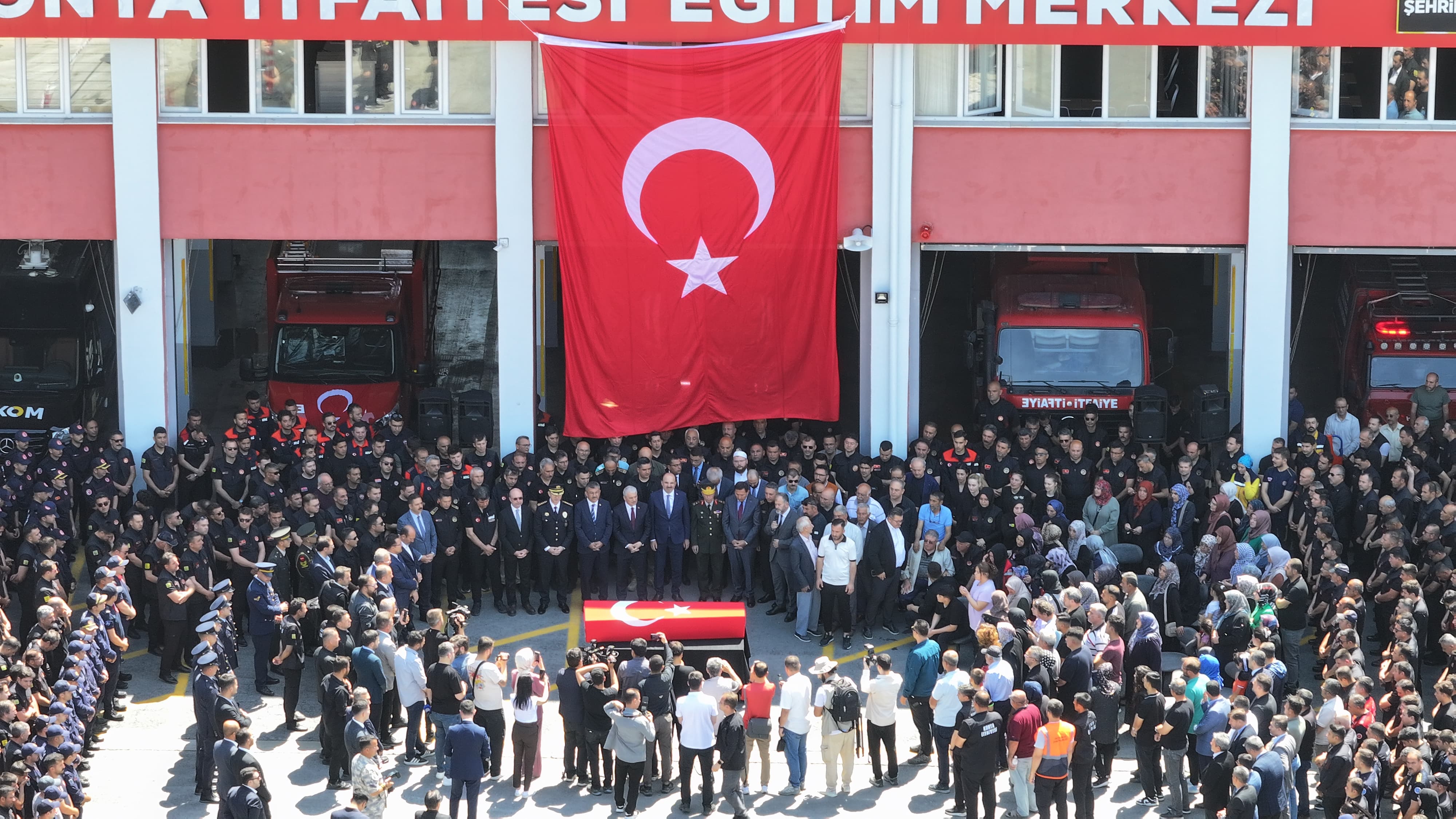 ŞEHİT İTFAİYE ERİMİZ MEHMET TEKELİ SON YOLCULUĞUNA UĞURLANDI