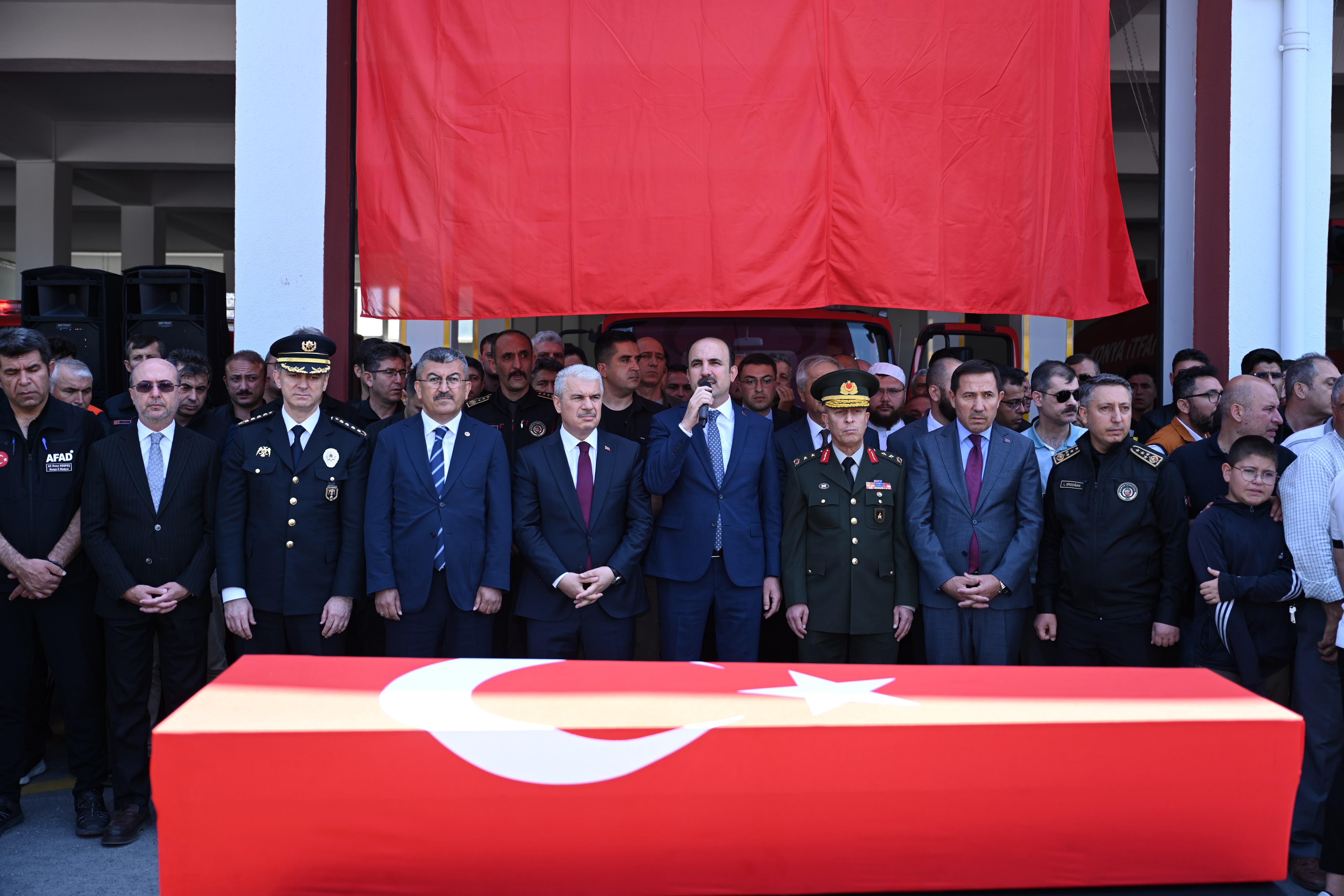 ŞEHİT İTFAİYE ERİMİZ MEHMET TEKELİ SON YOLCULUĞUNA UĞURLANDI