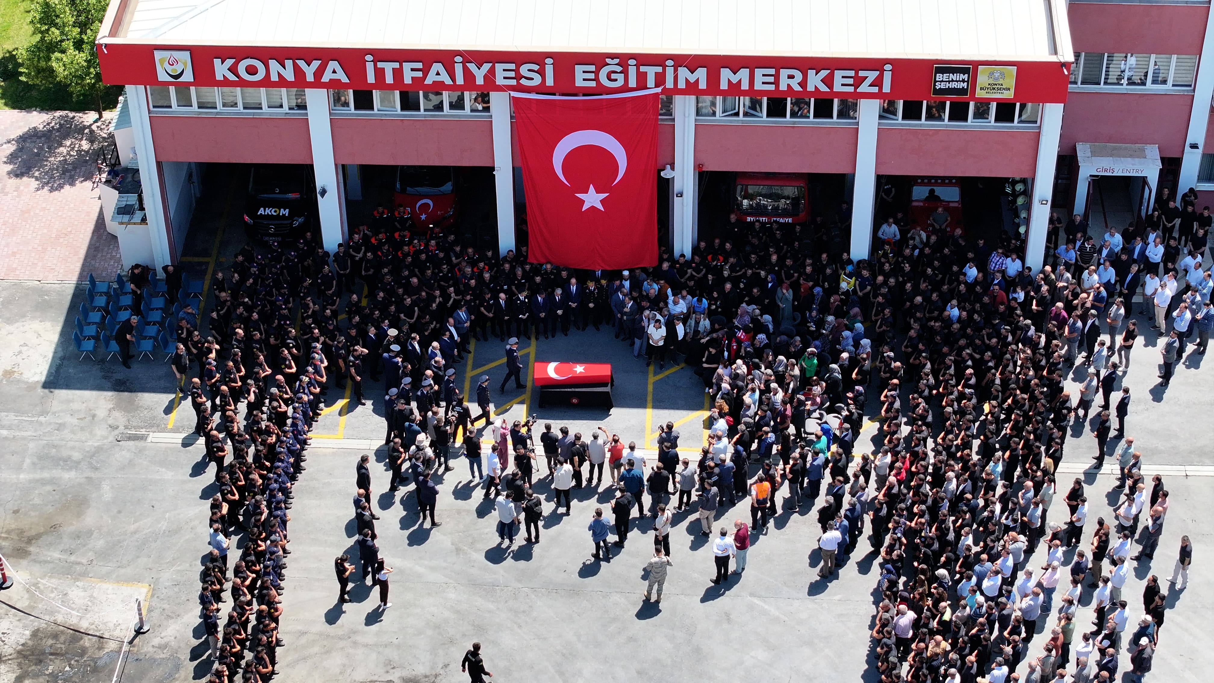 ŞEHİT İTFAİYE ERİMİZ MEHMET TEKELİ SON YOLCULUĞUNA UĞURLANDI