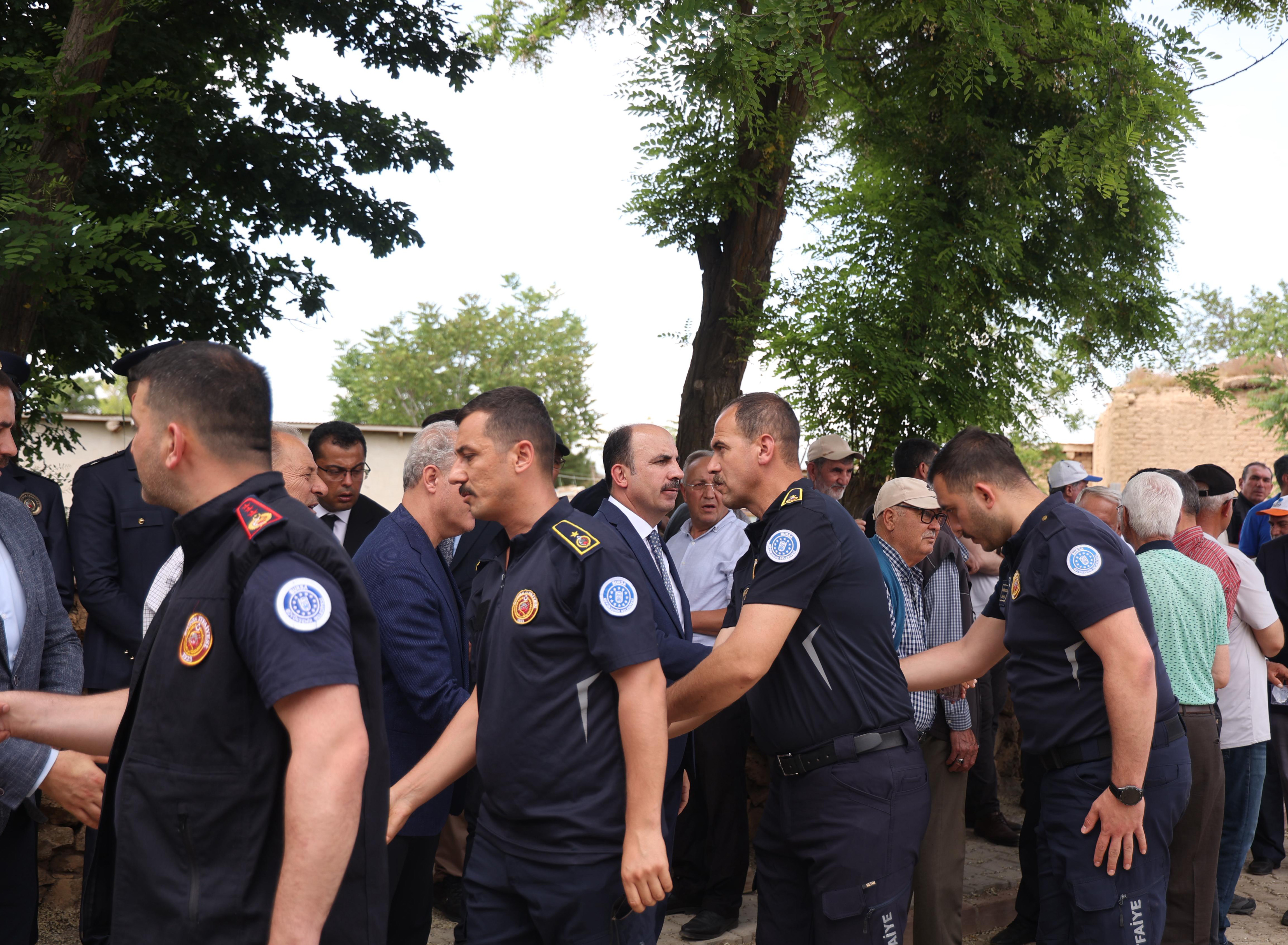 ŞEHİT İTFAİYE ERİMİZ MEHMET TEKELİ SON YOLCULUĞUNA UĞURLANDI
