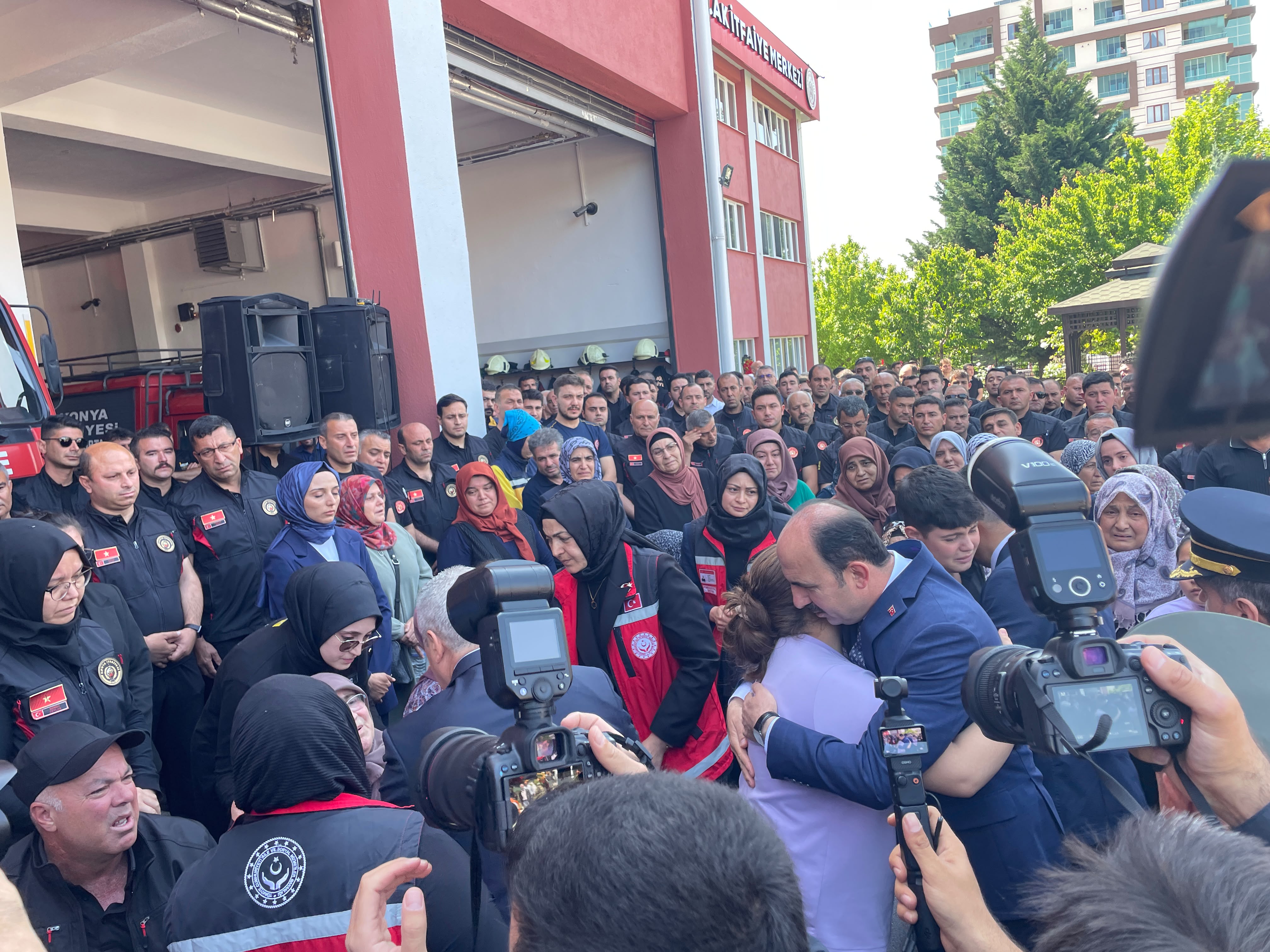 ŞEHİT İTFAİYE ERİMİZ MEHMET TEKELİ SON YOLCULUĞUNA UĞURLANDI