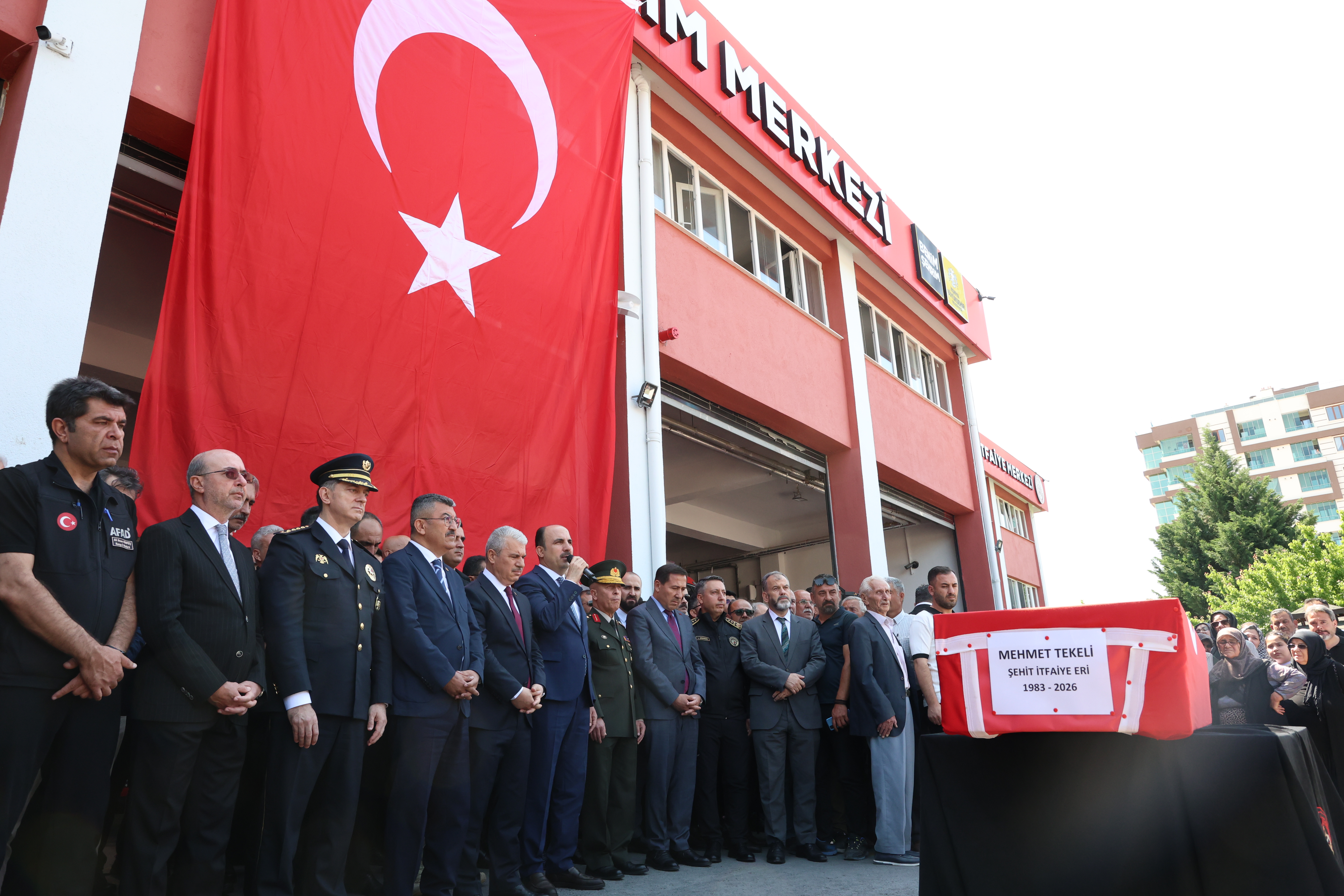 ŞEHİT İTFAİYE ERİMİZ MEHMET TEKELİ SON YOLCULUĞUNA UĞURLANDI