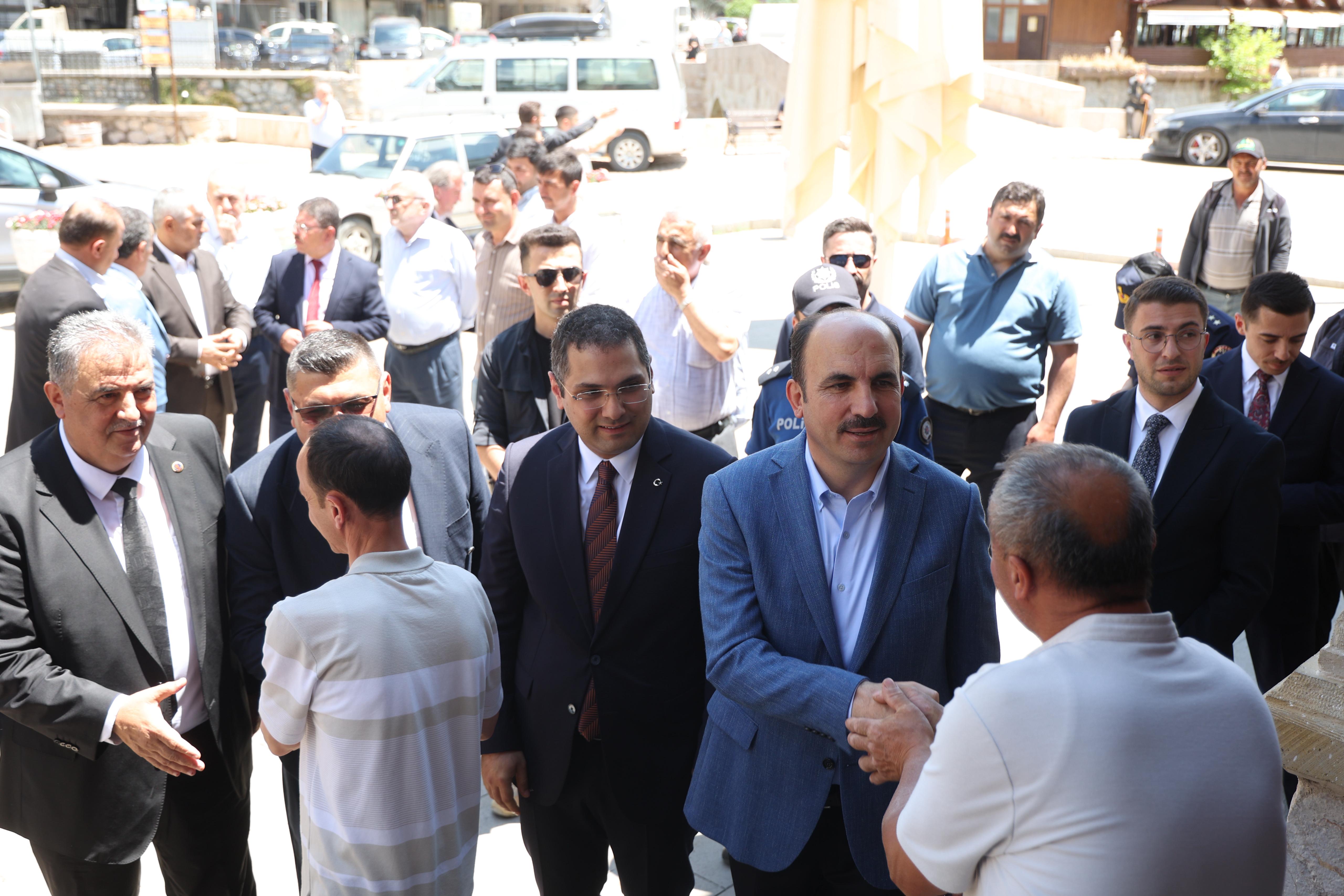 BAŞKAN ALTAY GÜNEYSINIR VE BOZKIR’DA VATANDAŞLARLA BULUŞTU, BOZKIR GRUP SUYU PROJESİ’NİN AÇILIŞI YAPTI