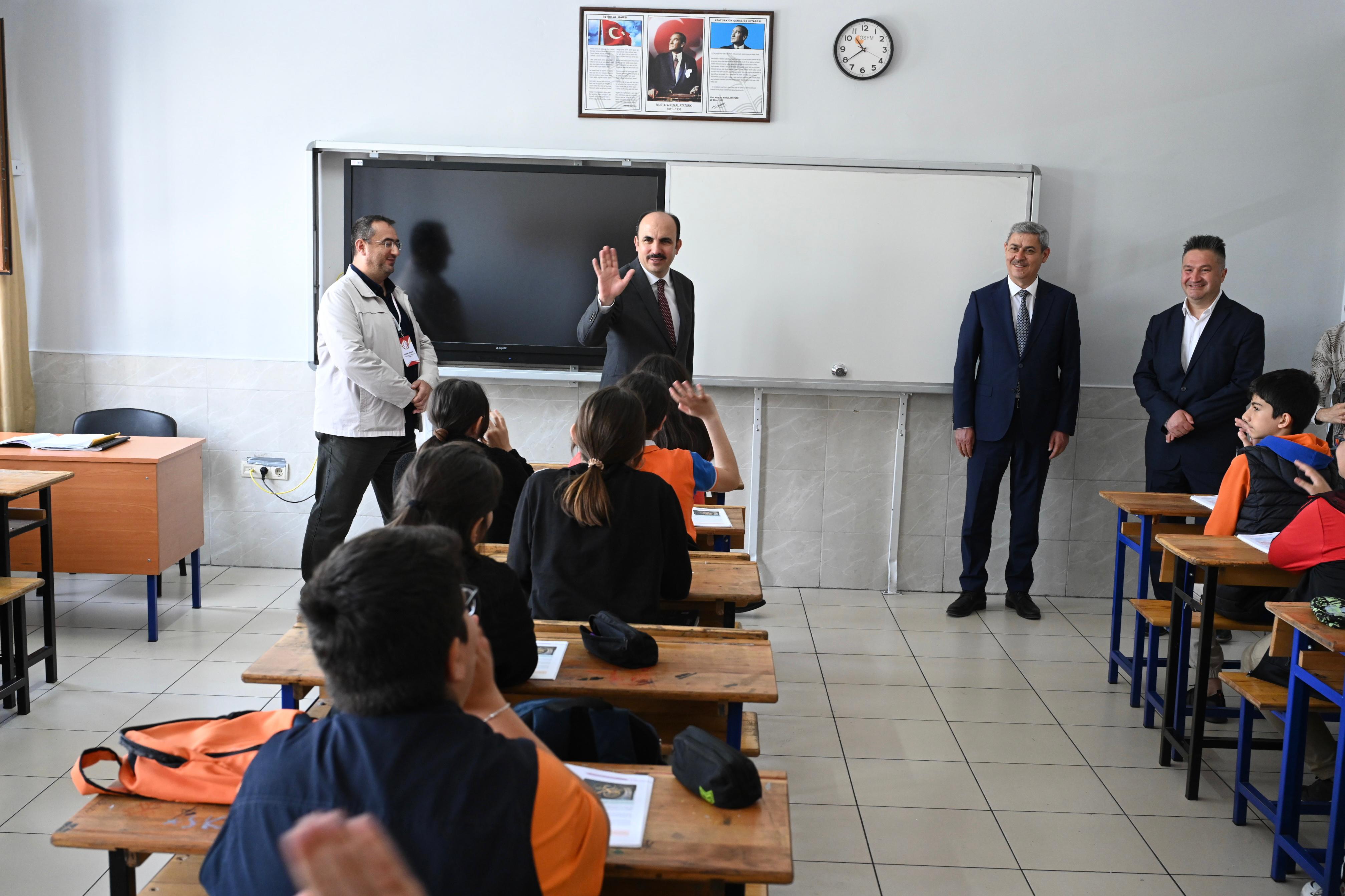 BAŞKAN ALTAY LGS’YE GİRECEK ÖĞRENCİLERE BAŞARILAR DİLEDİ