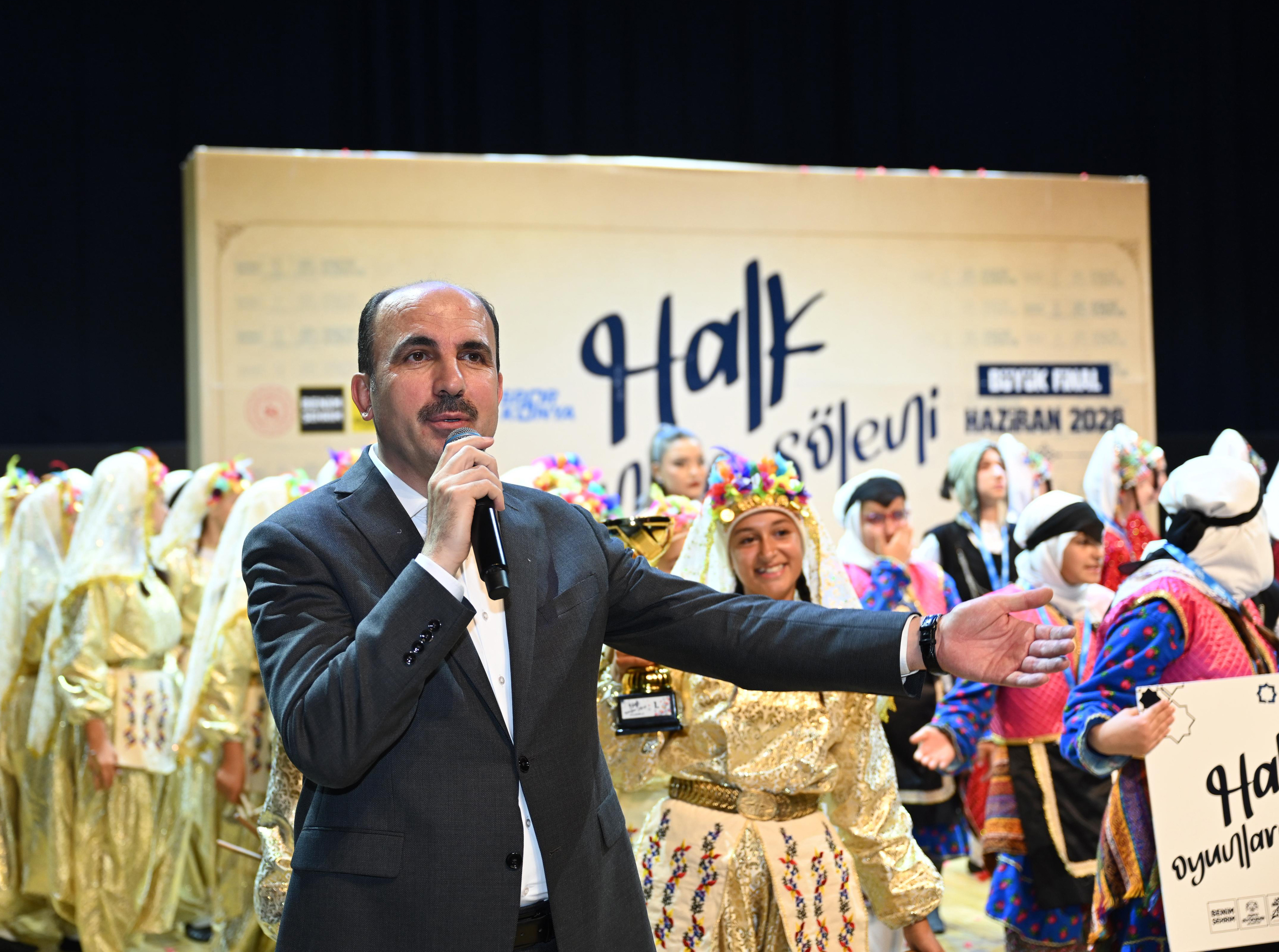 BAŞKAN ALTAY: “5’İNCİSİNİ DÜZENLEDİĞİMİZ HALK OYUNLARI ŞÖLENİ ARTIK ŞEHRİMİZ İÇİN DEVASA BİR KÜLTÜR ŞÖLENİDİR”