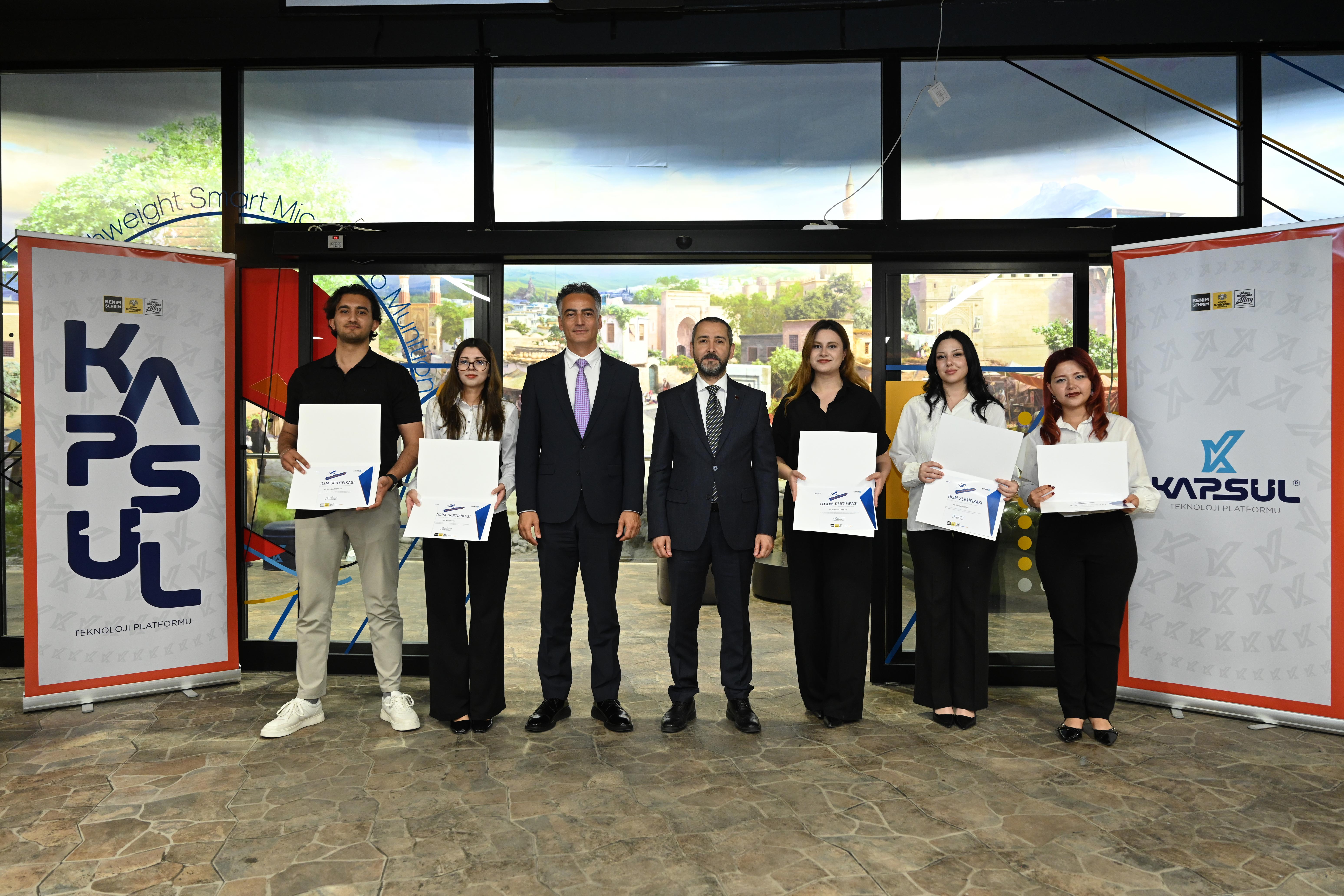 KONYA BÜYÜKŞEHİR-ASELSAN İŞ BİRLİĞİYLE YÜRÜTÜLEN “ENGINEERHUB”TA GELECEĞİN MÜHENDİSLERİ SERTİFİKALARINI ALDI