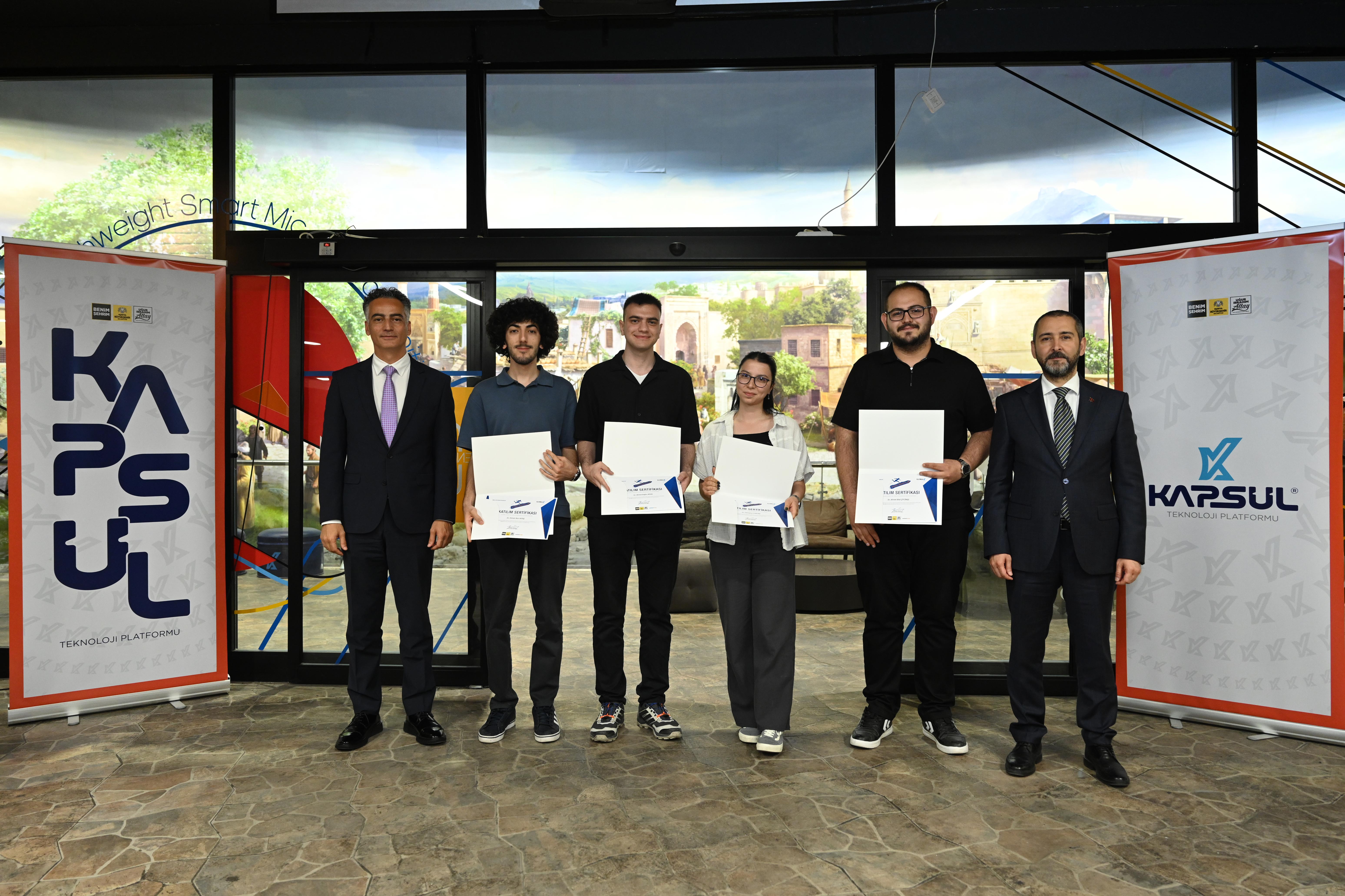 KONYA BÜYÜKŞEHİR-ASELSAN İŞ BİRLİĞİYLE YÜRÜTÜLEN “ENGINEERHUB”TA GELECEĞİN MÜHENDİSLERİ SERTİFİKALARINI ALDI