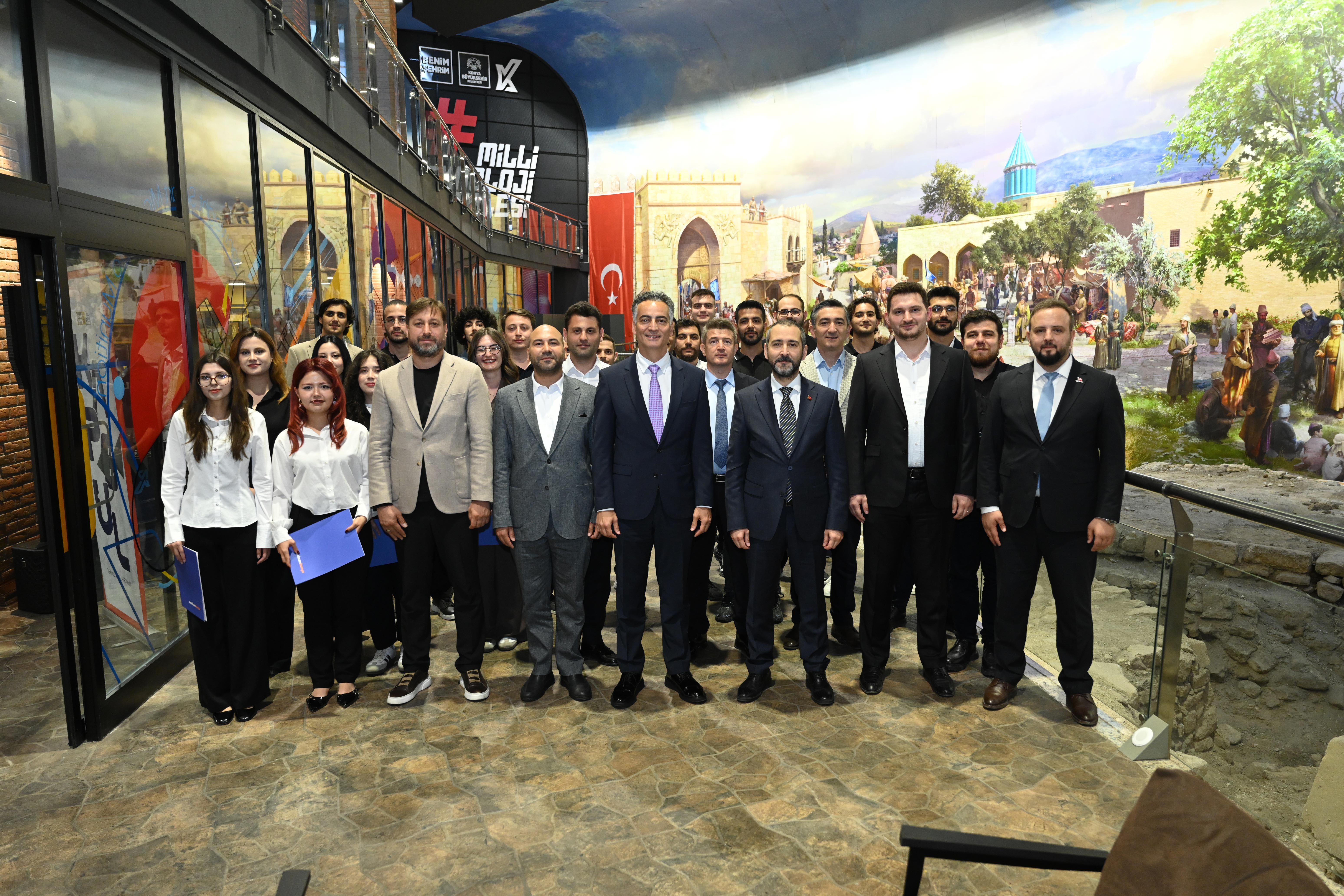 KONYA BÜYÜKŞEHİR-ASELSAN İŞ BİRLİĞİYLE YÜRÜTÜLEN “ENGINEERHUB”TA GELECEĞİN MÜHENDİSLERİ SERTİFİKALARINI ALDI
