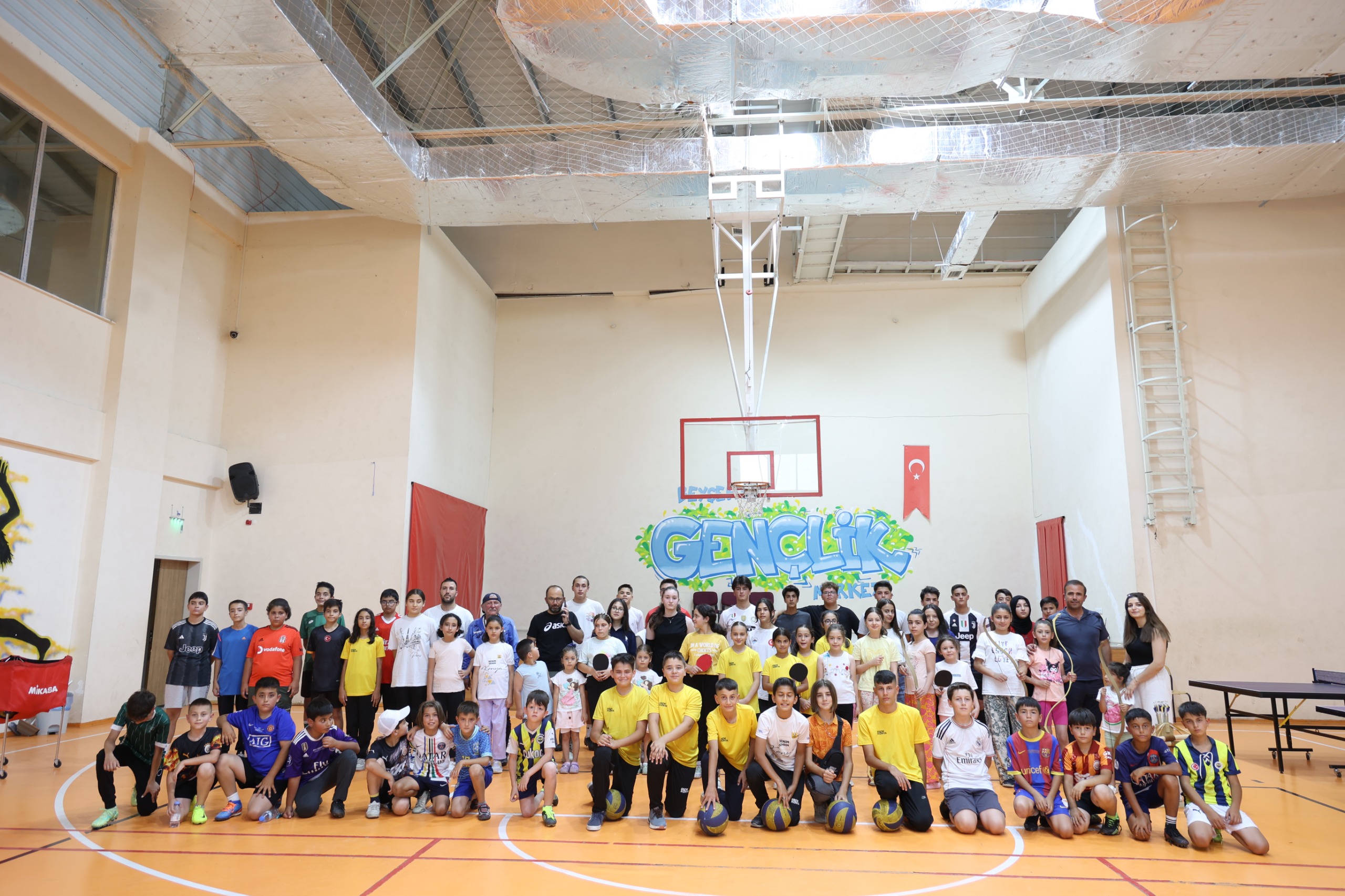 BAŞKAN ALTAY MERKEZ DIŞINDAKİ 28 İLÇEDE YAŞAYAN GENÇLERİ YAZ SPOR OKULLARINA DAVET ETTİ