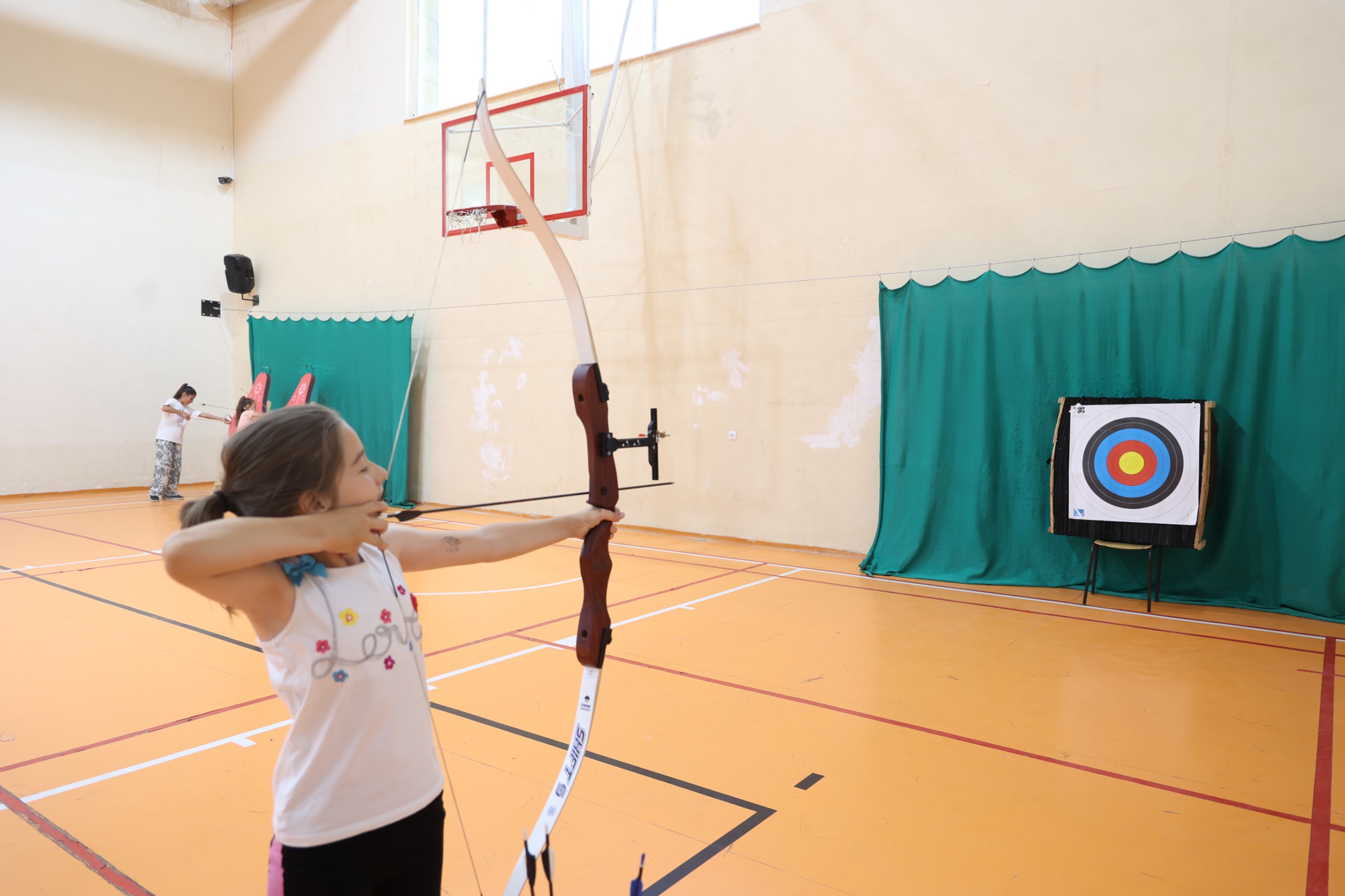 BAŞKAN ALTAY MERKEZ DIŞINDAKİ 28 İLÇEDE YAŞAYAN GENÇLERİ YAZ SPOR OKULLARINA DAVET ETTİ