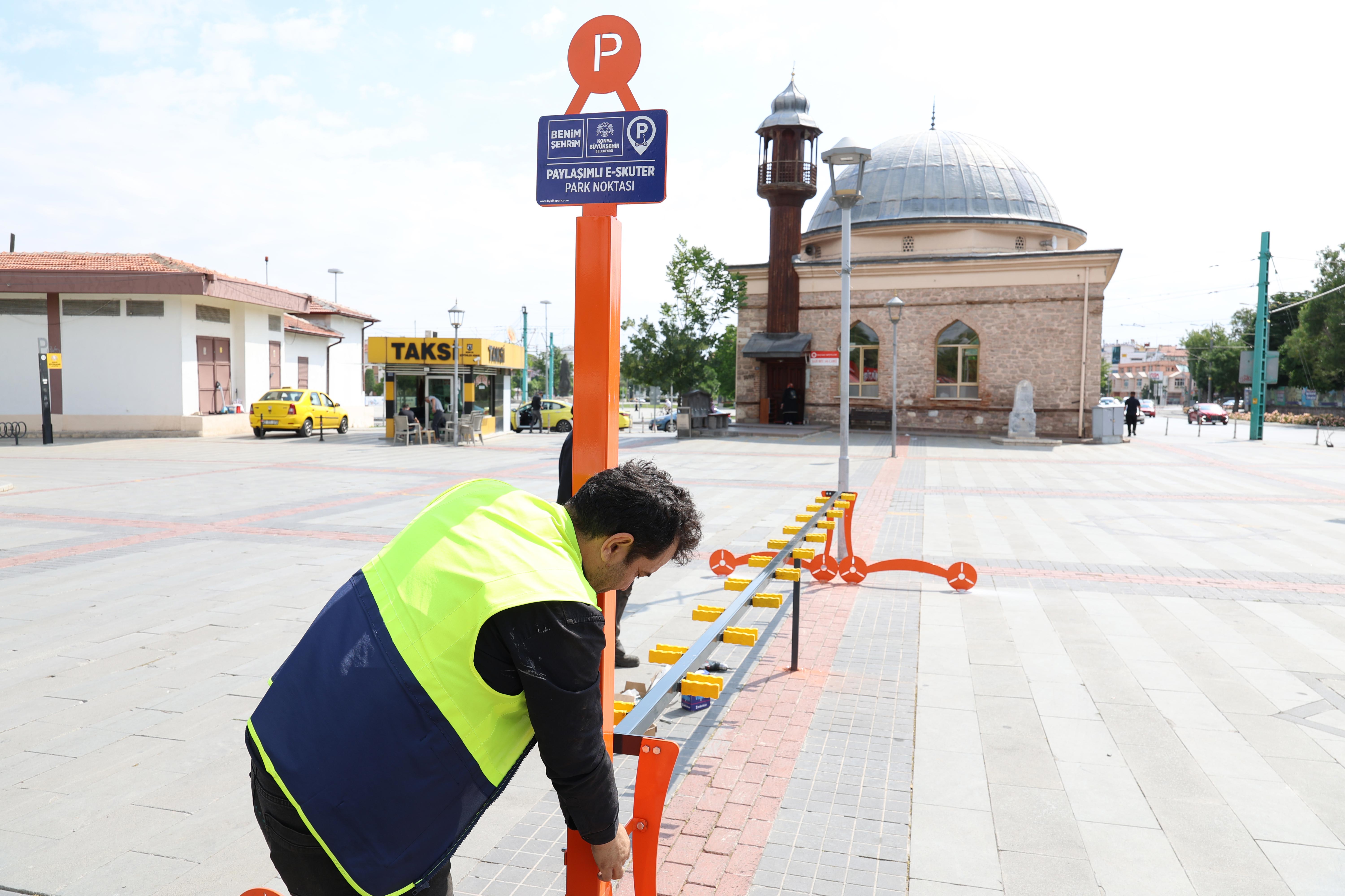 KONYA BÜYÜKŞEHİR, AVRUPA BİSİKLET BAŞKENTİ KONYA’DA E-SKUTER PARK NOKTALARINI HİZMETE SUNDU