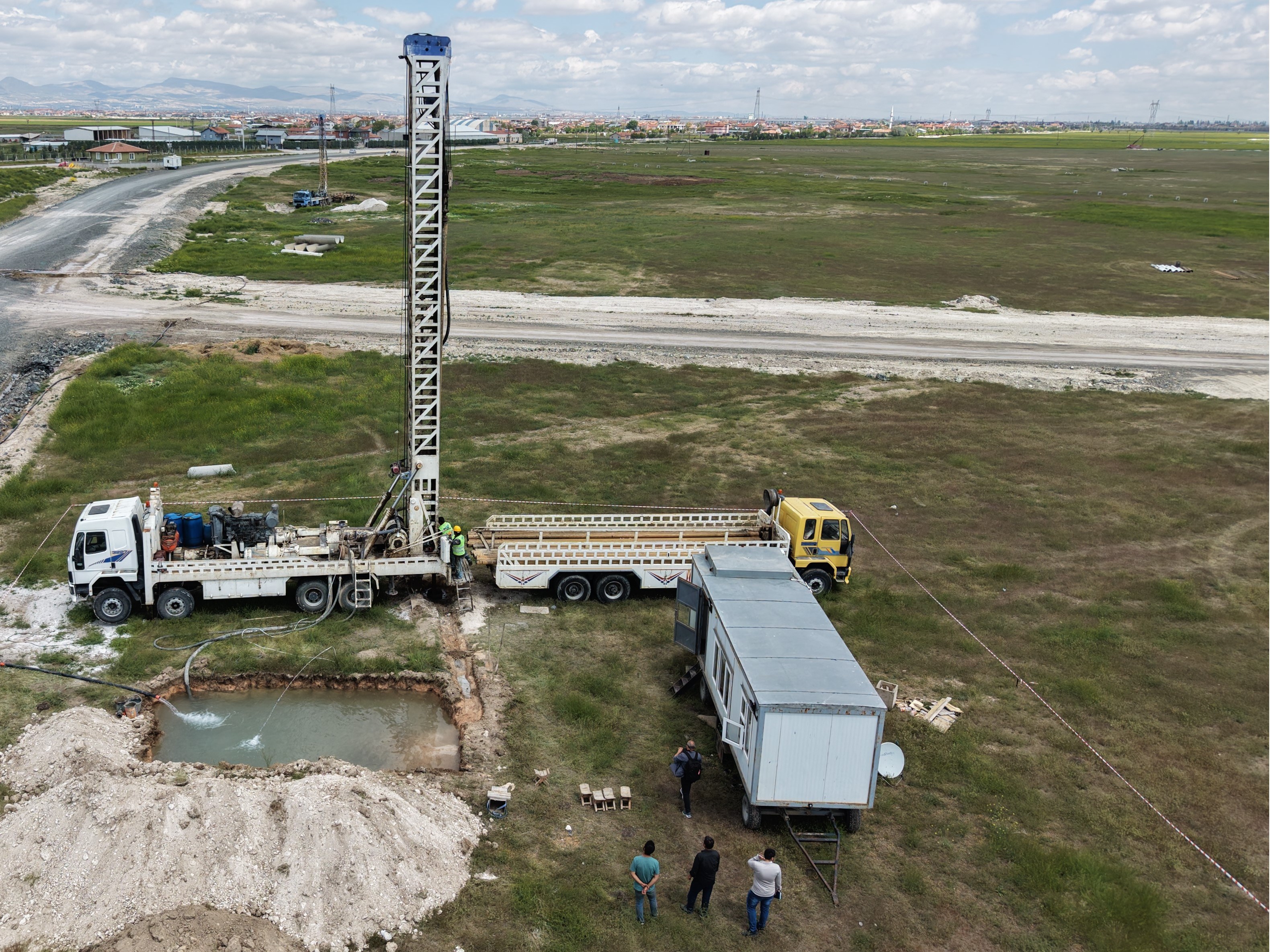 BAŞKAN ALTAY KONYALILARIN SU SIKINTISI YAŞAMAMASI İÇİN 135 NOKTADA SU TEMİN ÇALIŞMASI BAŞLATTIKLARINI AÇIKLADI