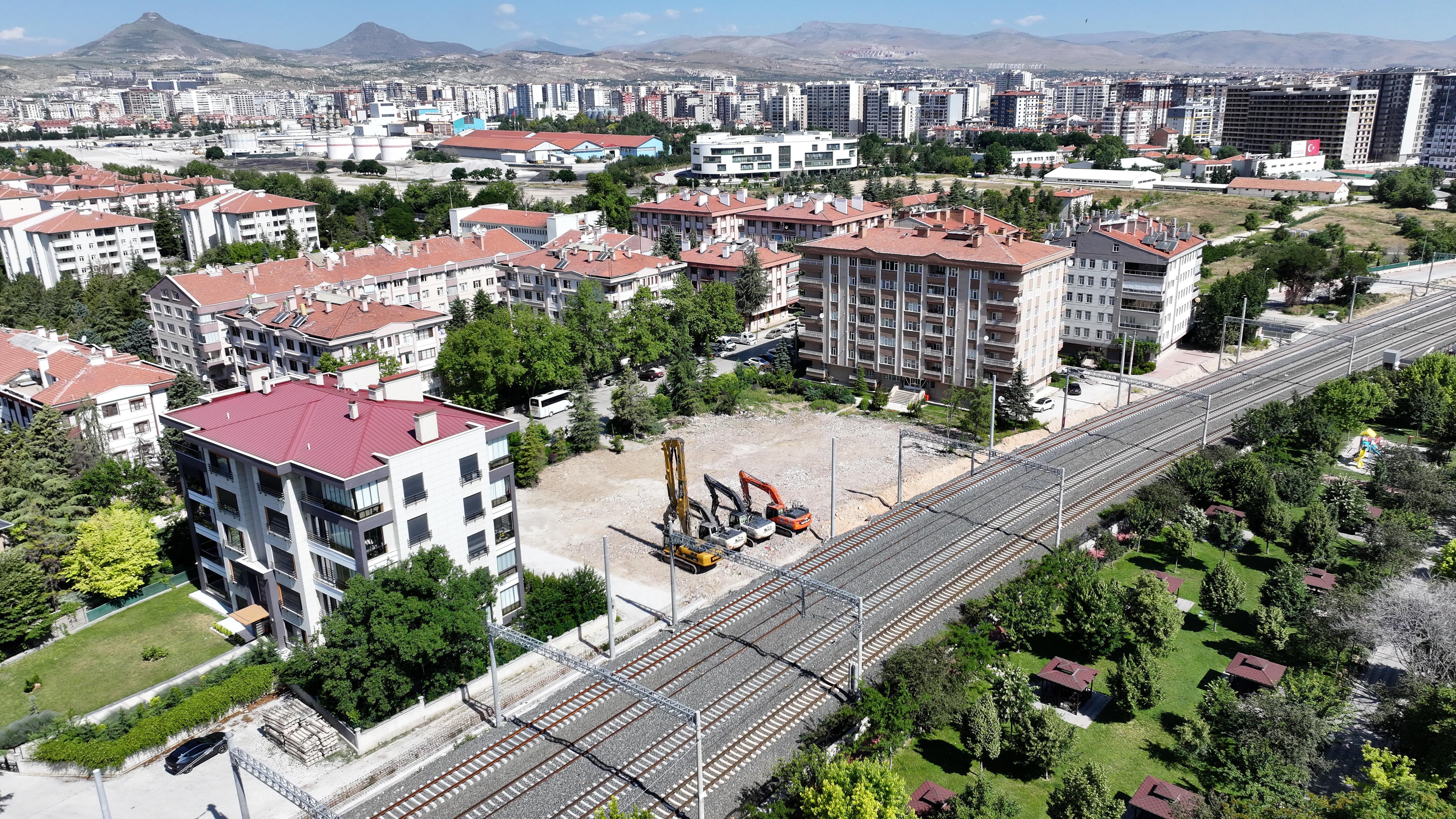 BAŞKAN ALTAY: “KONYARAY PROJESİ KAPSAMINDA DEMİRYOLU CADDESİ’NDE KESİNTİSİZ BİR ULAŞIM KORİDORU OLUŞTURUYORUZ”