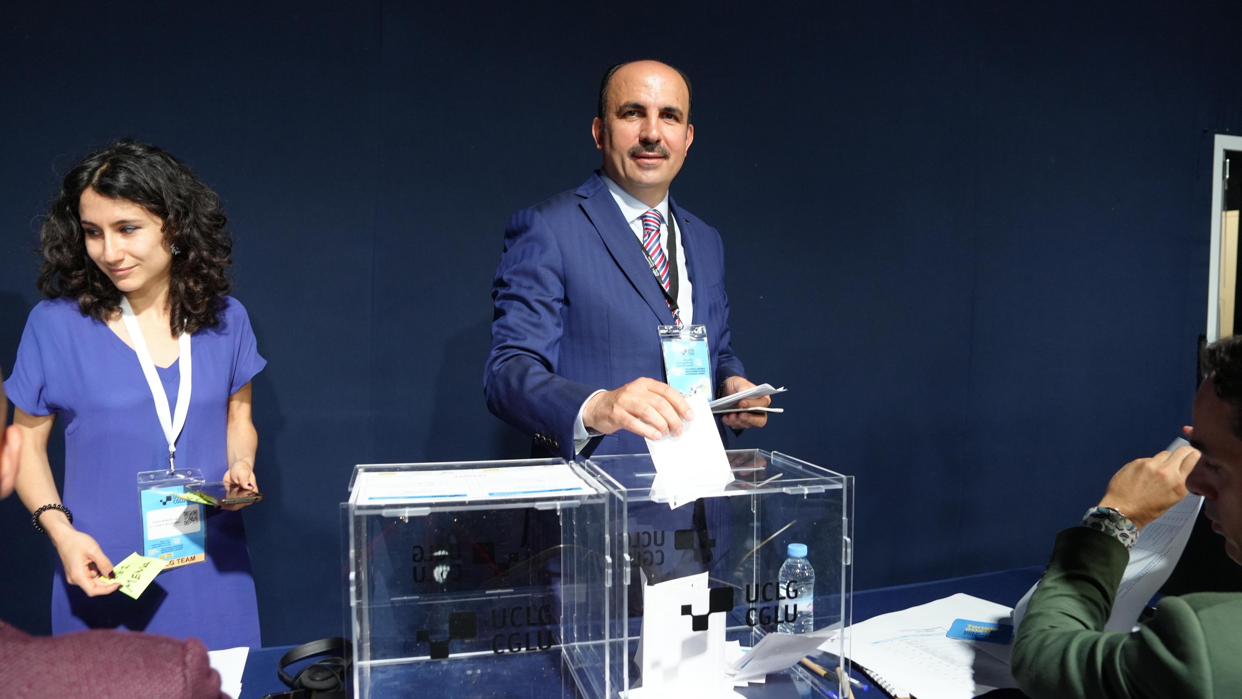 BAŞKAN ALTAY, 240 BİN YEREL YÖNETİMİ TEMSİL EDEN DÜNYA BELEDİYELER BİRLİĞİ BAŞKANLIĞI’NA SEÇİLDİ