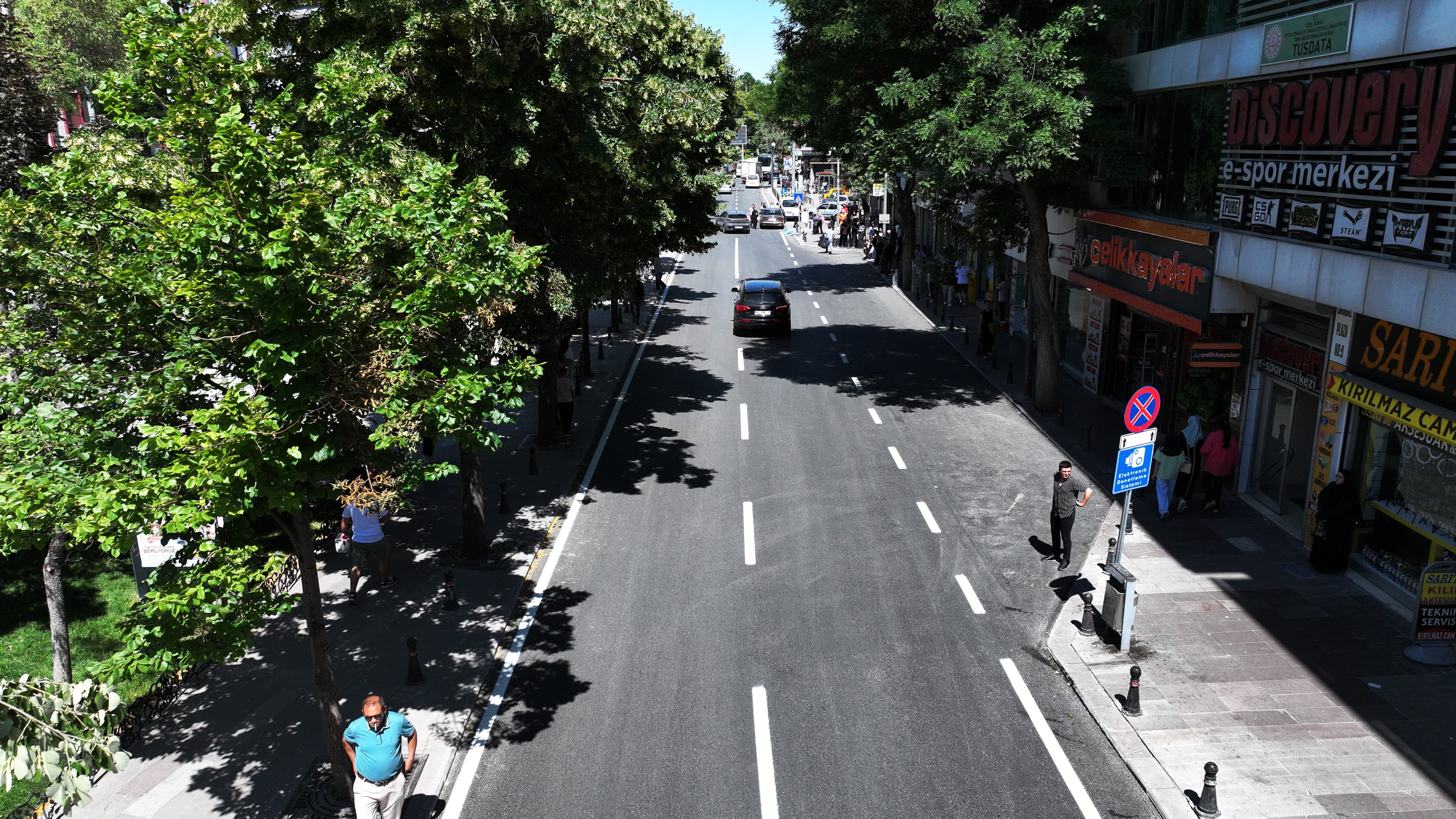 BAŞKAN ALTAY, ATATÜRK CADDESİ'NDE ASFALT YENİLEME ÇALIŞMASI YAPARAK STANDARDI YÜKSELTTİKLERİNİ AÇIKLADI