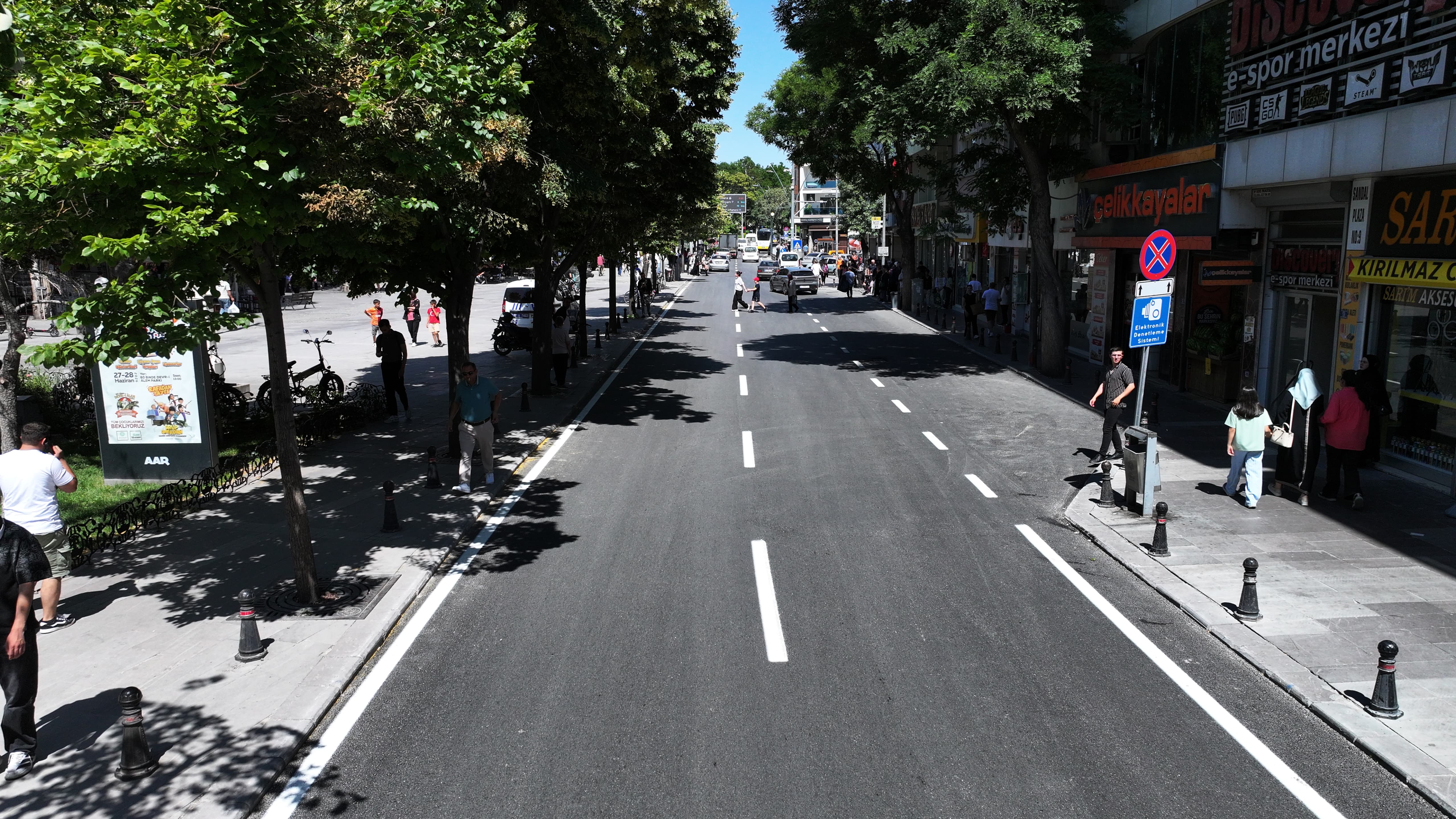 BAŞKAN ALTAY, ATATÜRK CADDESİ'NDE ASFALT YENİLEME ÇALIŞMASI YAPARAK STANDARDI YÜKSELTTİKLERİNİ AÇIKLADI
