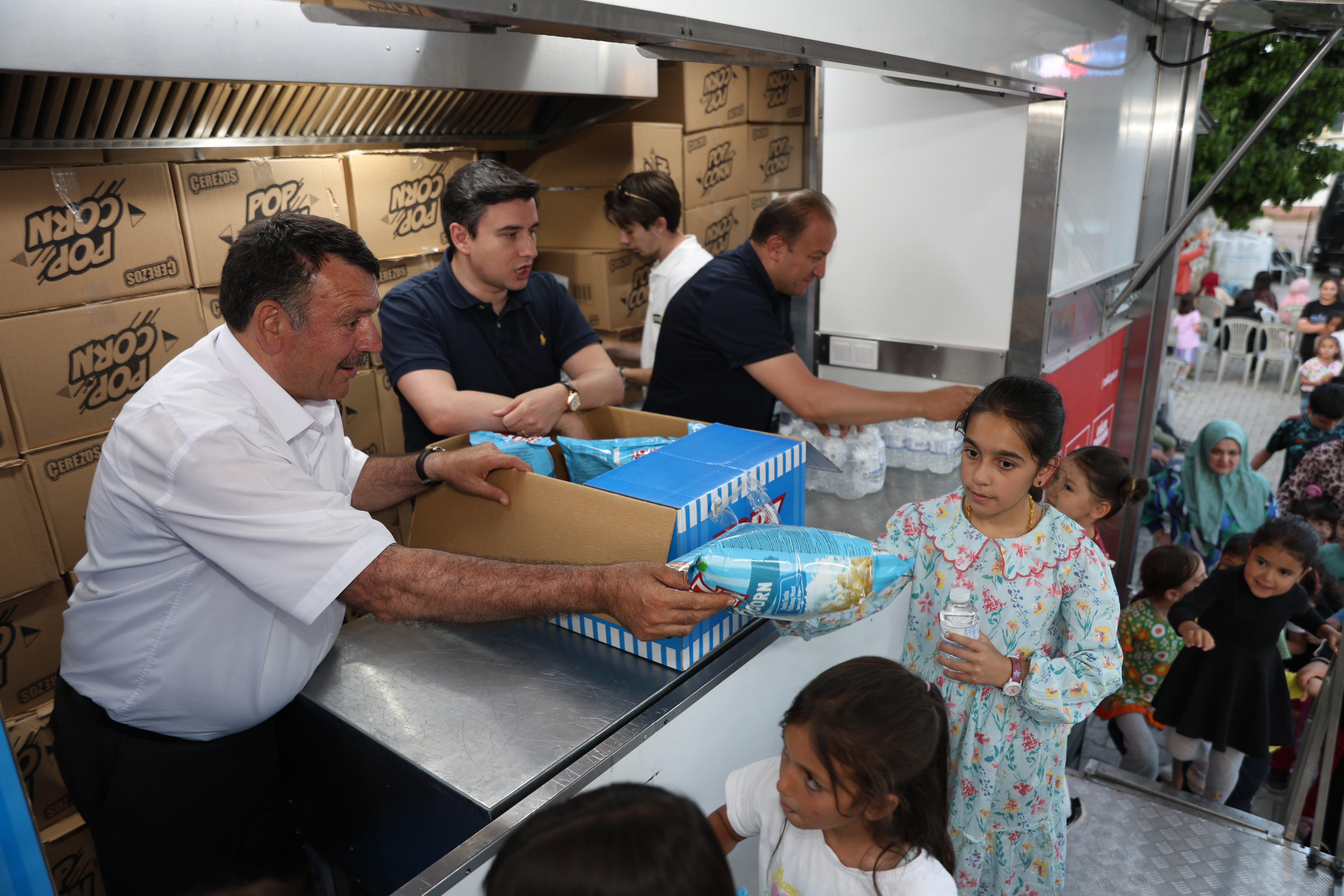 BAŞKAN ALTAY: “SİNEMA GÜNLERİ VE ÇOCUK ŞENLİĞİMİZ İLÇELERİMİZDE BÜYÜK BİR COŞKUYLA SÜRÜYOR”