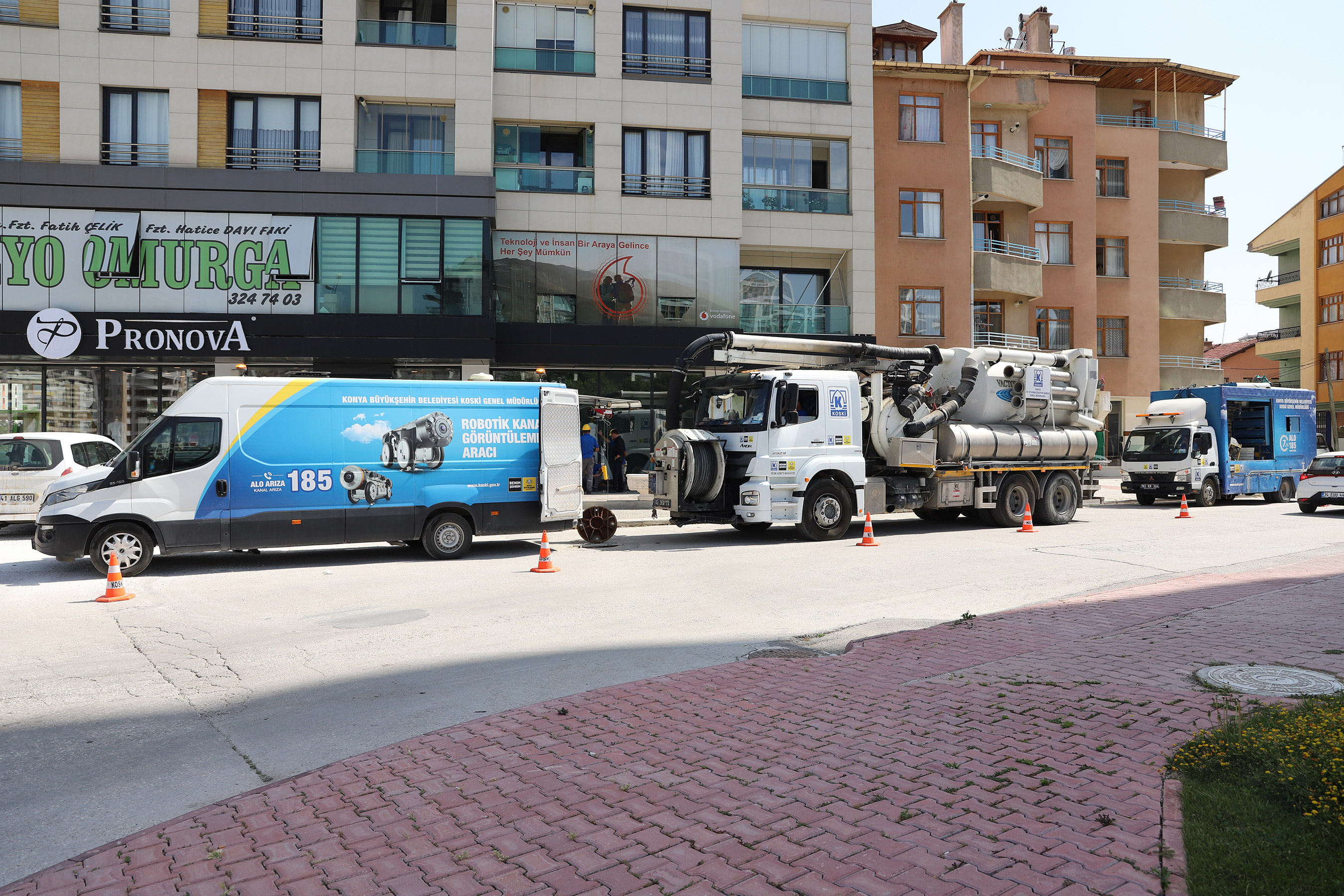 KONYA BÜYÜKŞEHİR TAŞKIN RİSKİNE KARŞI KANALİZASYON HATLARINI TEMİZLİYOR