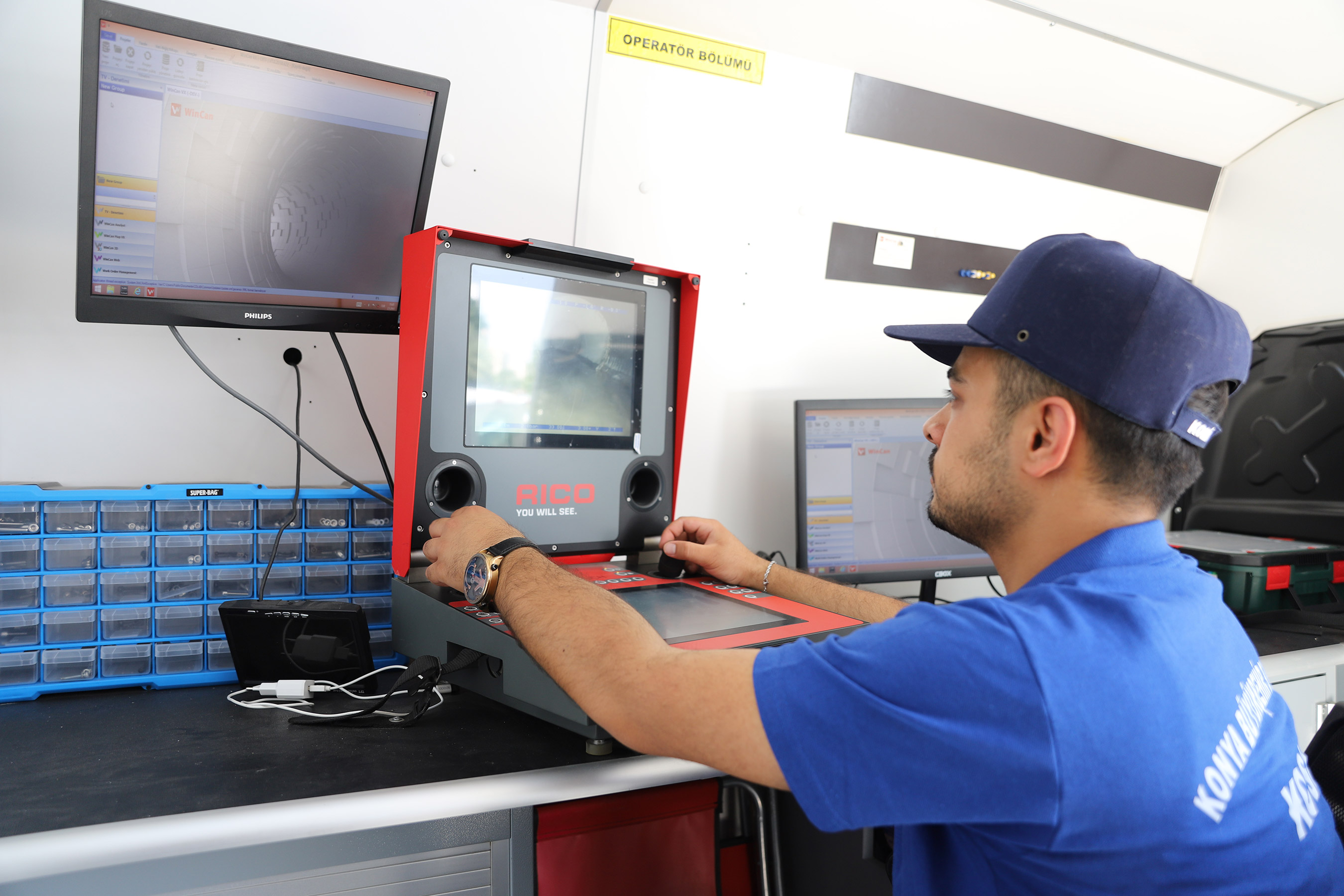 KONYA BÜYÜKŞEHİR TAŞKIN RİSKİNE KARŞI KANALİZASYON HATLARINI TEMİZLİYOR