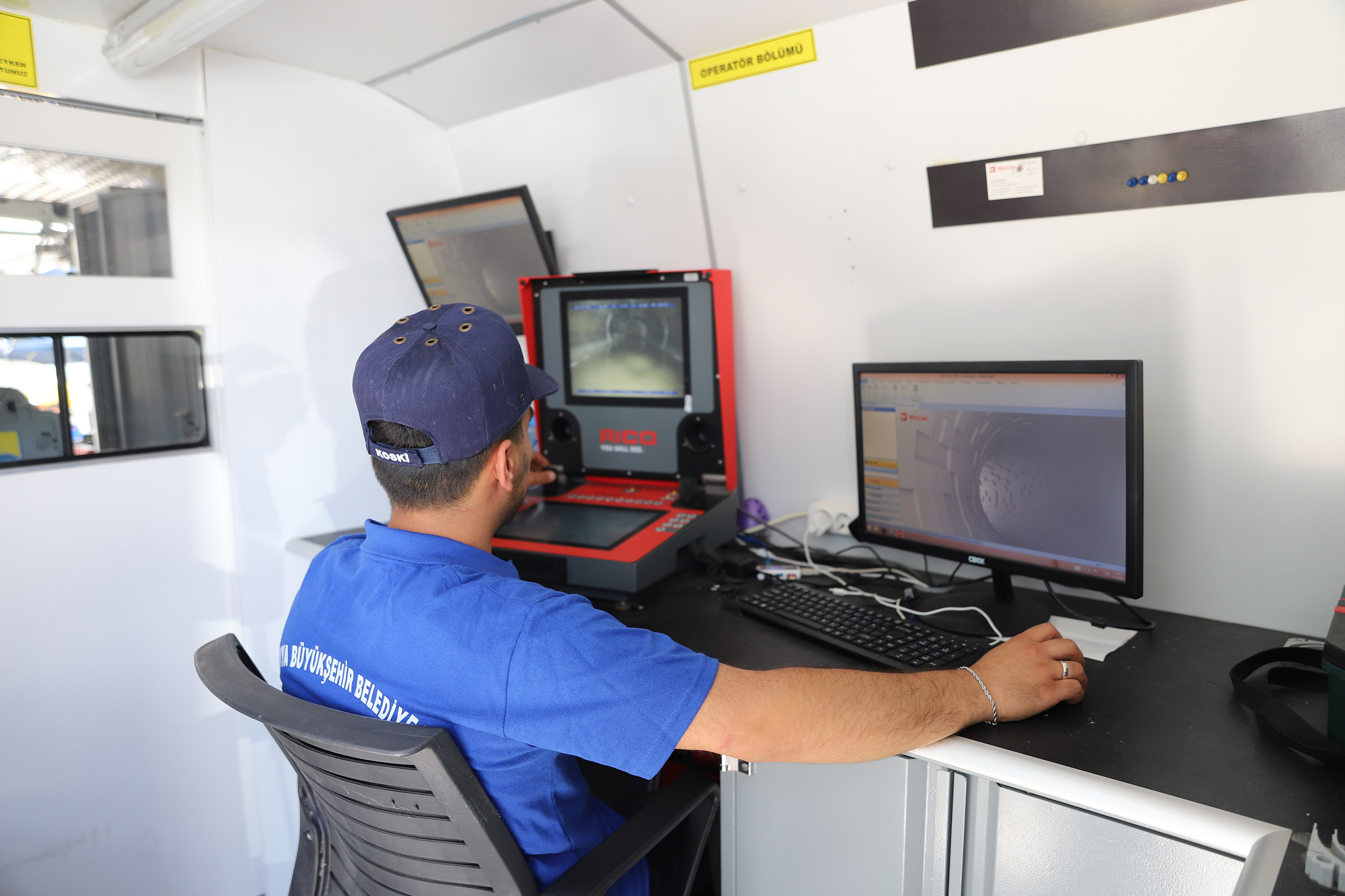 KONYA BÜYÜKŞEHİR TAŞKIN RİSKİNE KARŞI KANALİZASYON HATLARINI TEMİZLİYOR