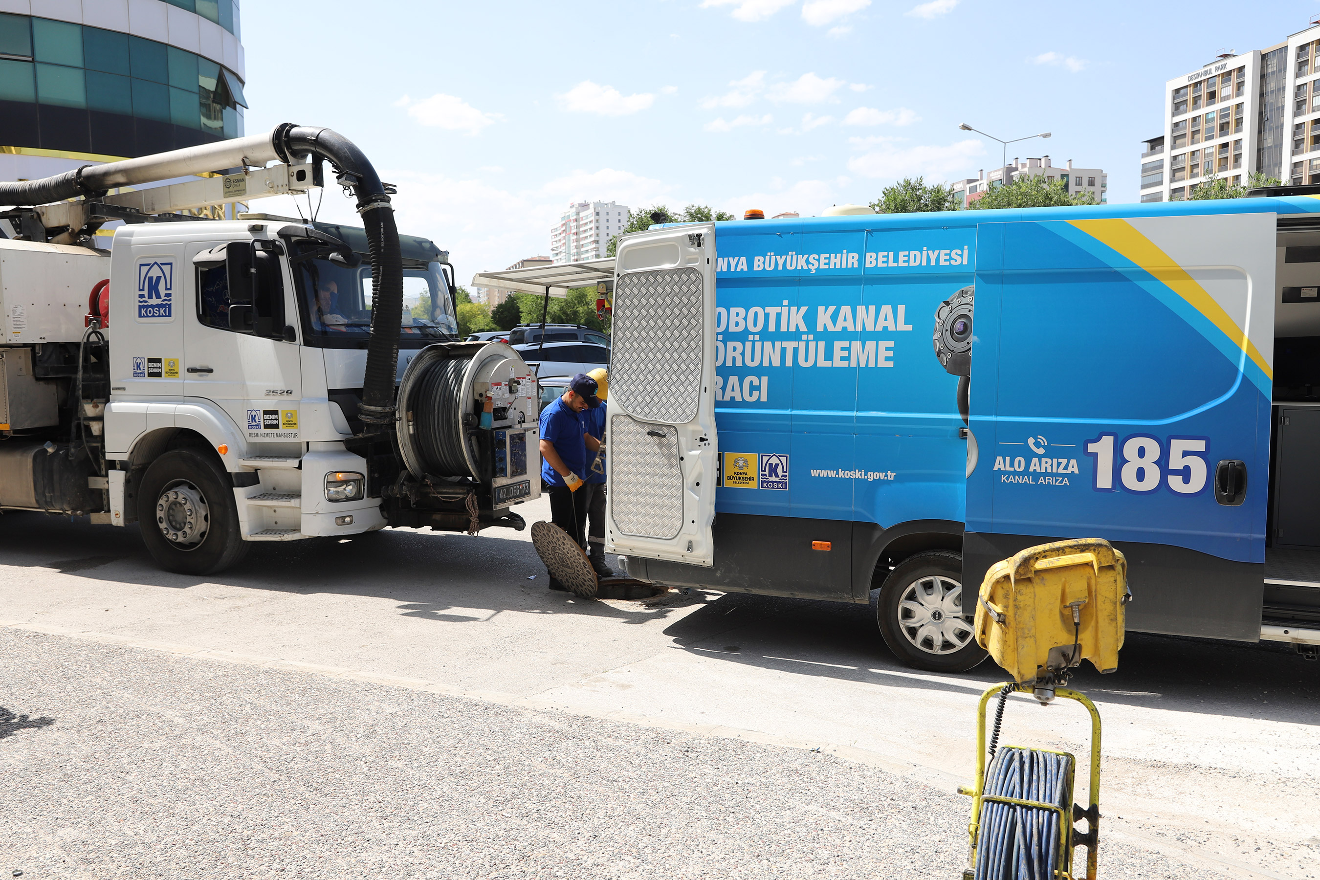 KONYA BÜYÜKŞEHİR TAŞKIN RİSKİNE KARŞI KANALİZASYON HATLARINI TEMİZLİYOR