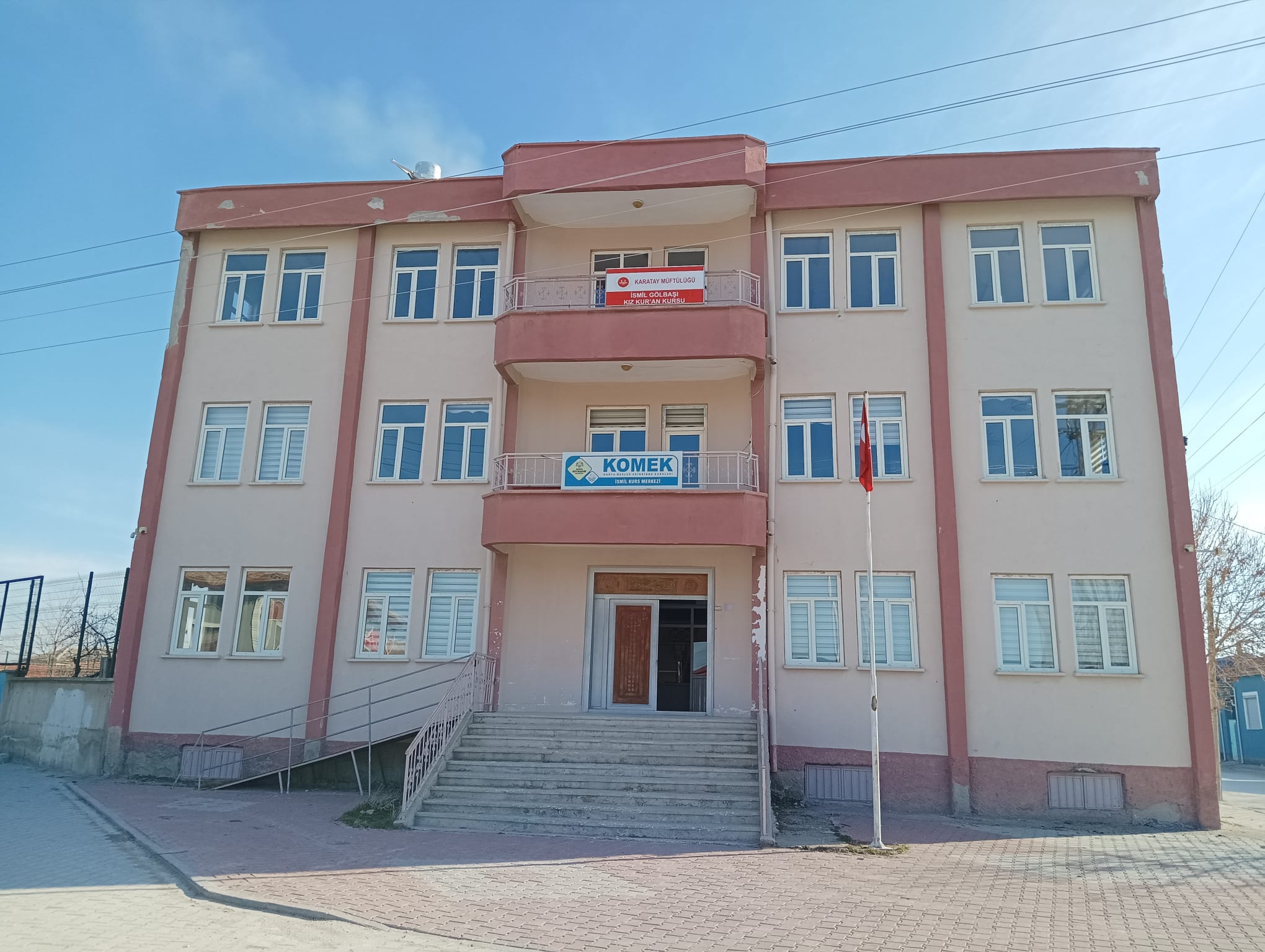 İSMİL KOMEK