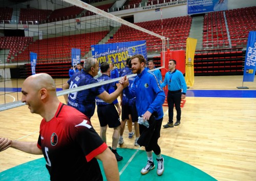KURUMLAR SAHAYA İNİYOR: VOLEYBOL TURNUVASI İÇİN KAYITLAR BAŞLADI